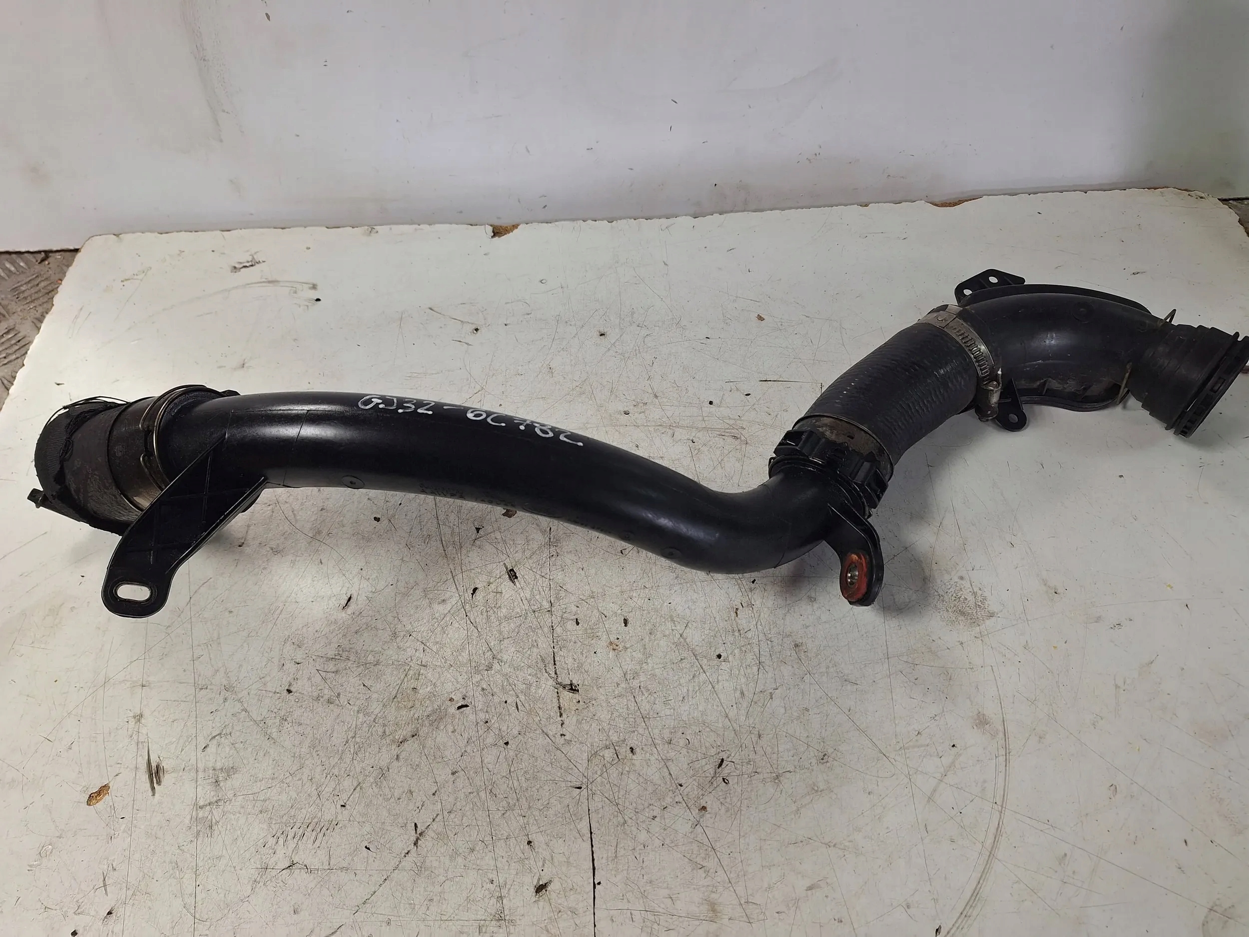 trouba hadice vedení intercoolera GJ32-6C782 Jaguar E-Pace X540