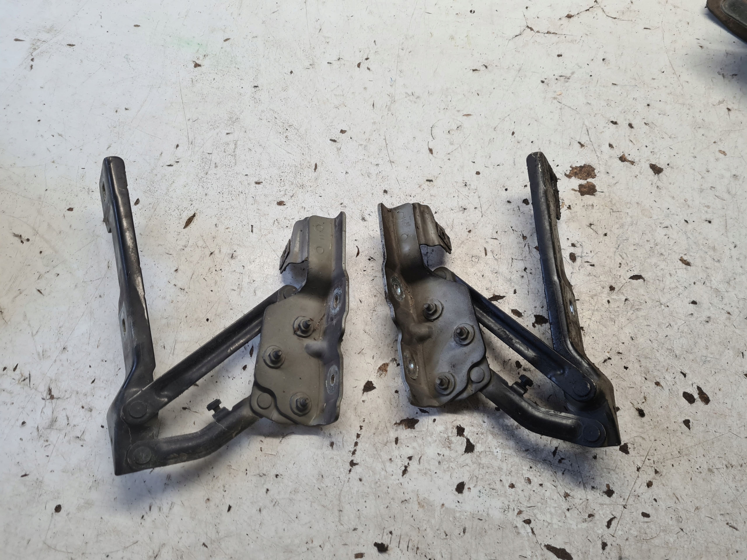 OPEL ASTRA J hinge bonnets right left hinges Z20R black, KOMPLET
