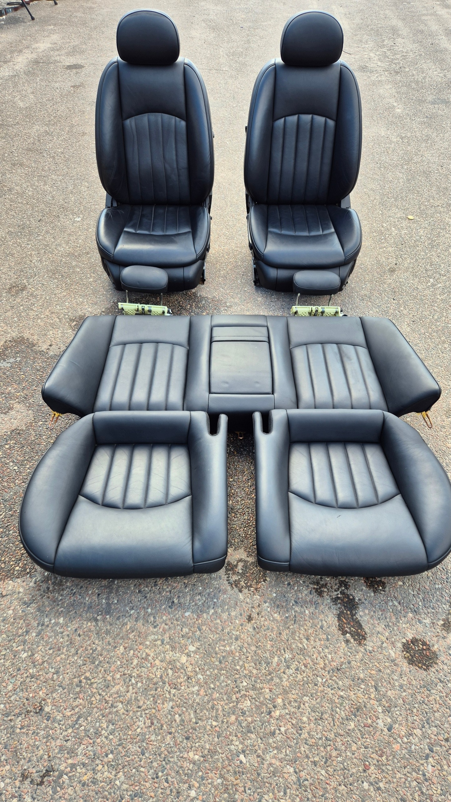 Sitze KOMPLET Leder schwarze MERCEDES CLS W219 BDB!!