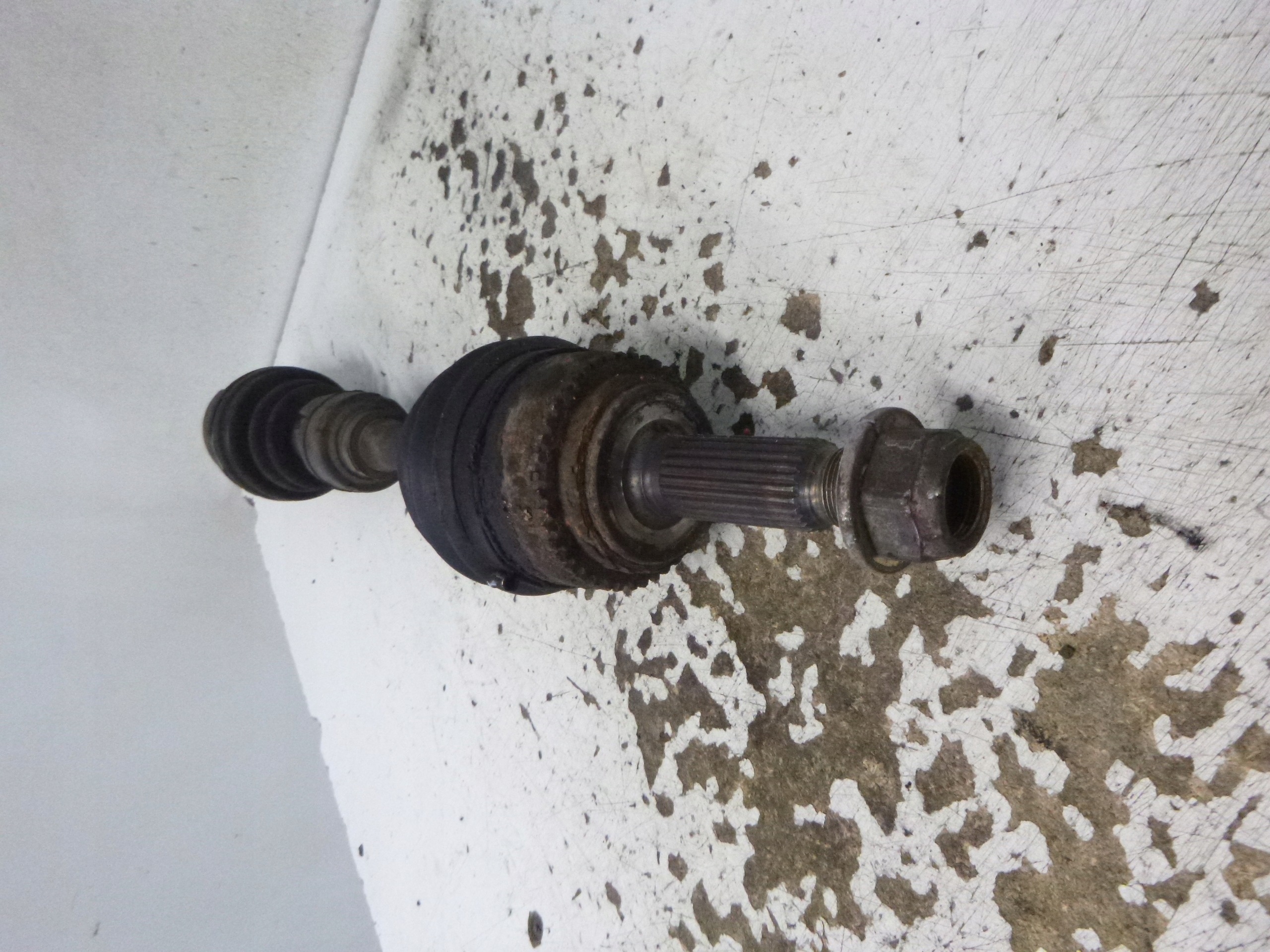 semi-axis front left Mitsubishi Outlander and 2.4 2004r.