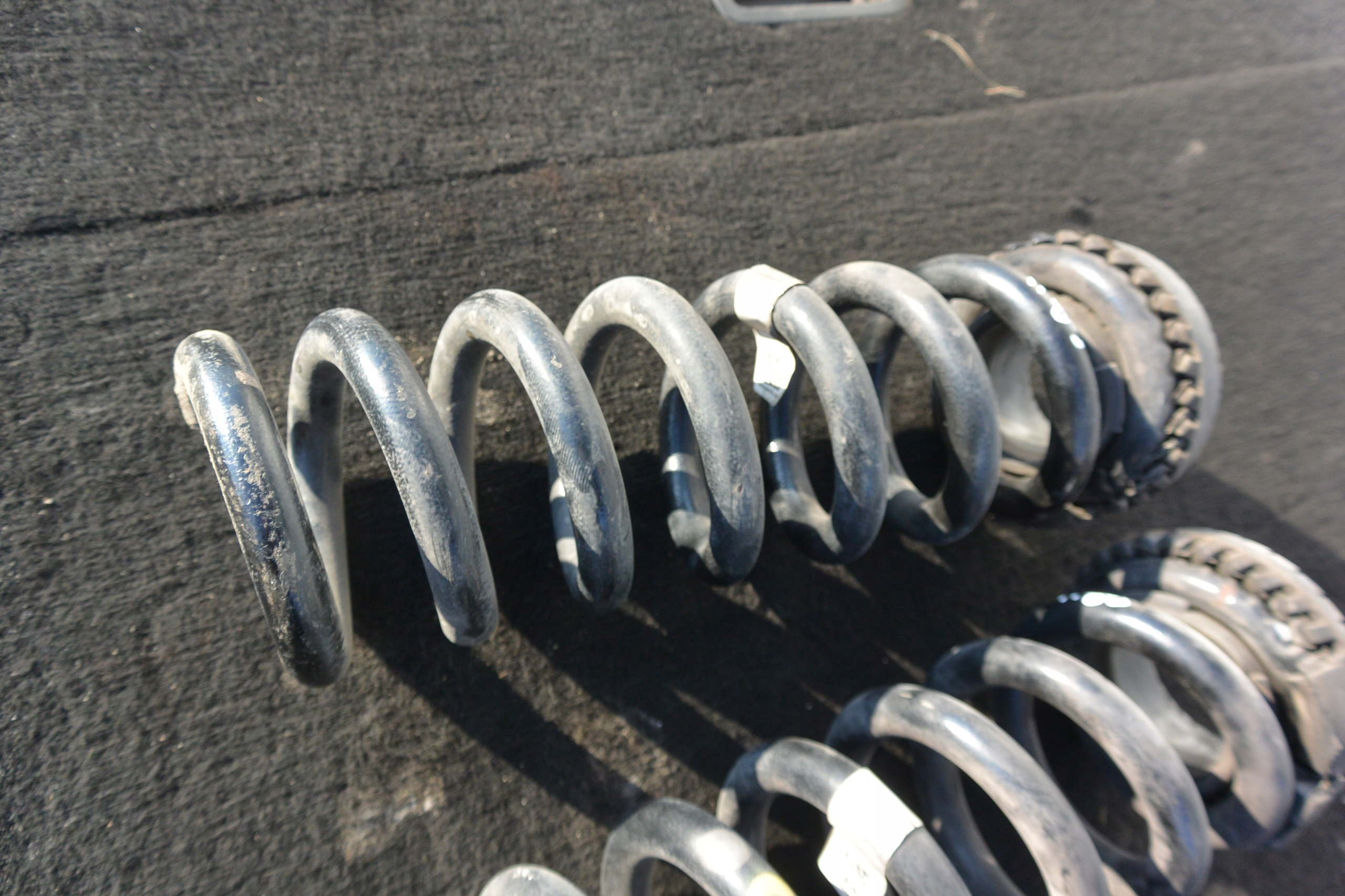 SPREZYNA TYL MASERATI QUATTROPORTE GHIBLI Type of suspension standard