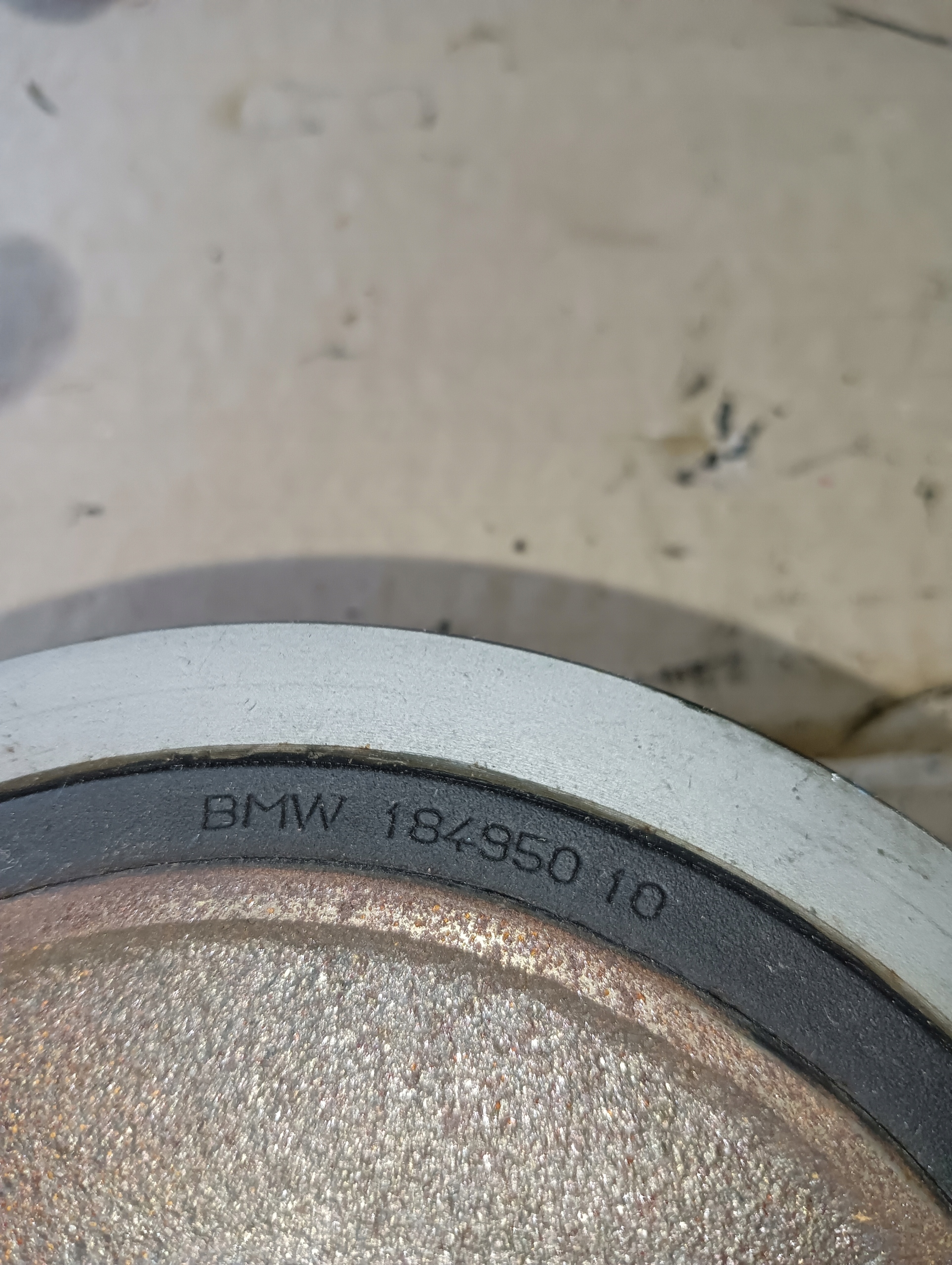 KOŁO PASOWE BMW 2.0D B47 I 7619245 18495010 Waga produktu z opakowaniem jednostkowym 3 kg