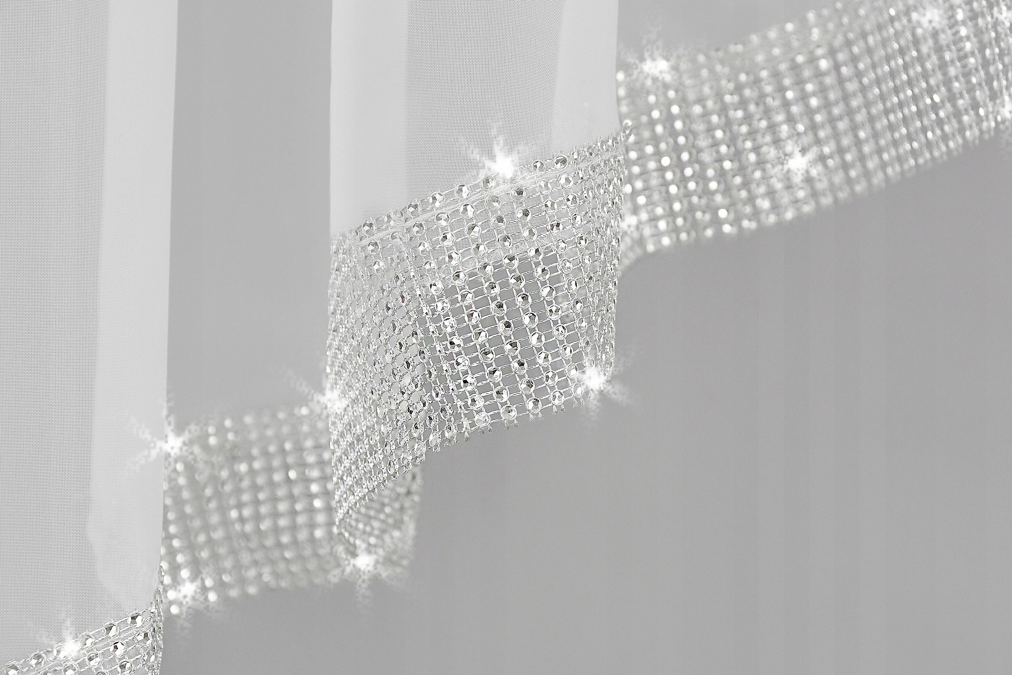 BIAŁA FIRANA GOTOWA WOAL TAŚMA CYRKONIE DIAMENTY Materiał woal