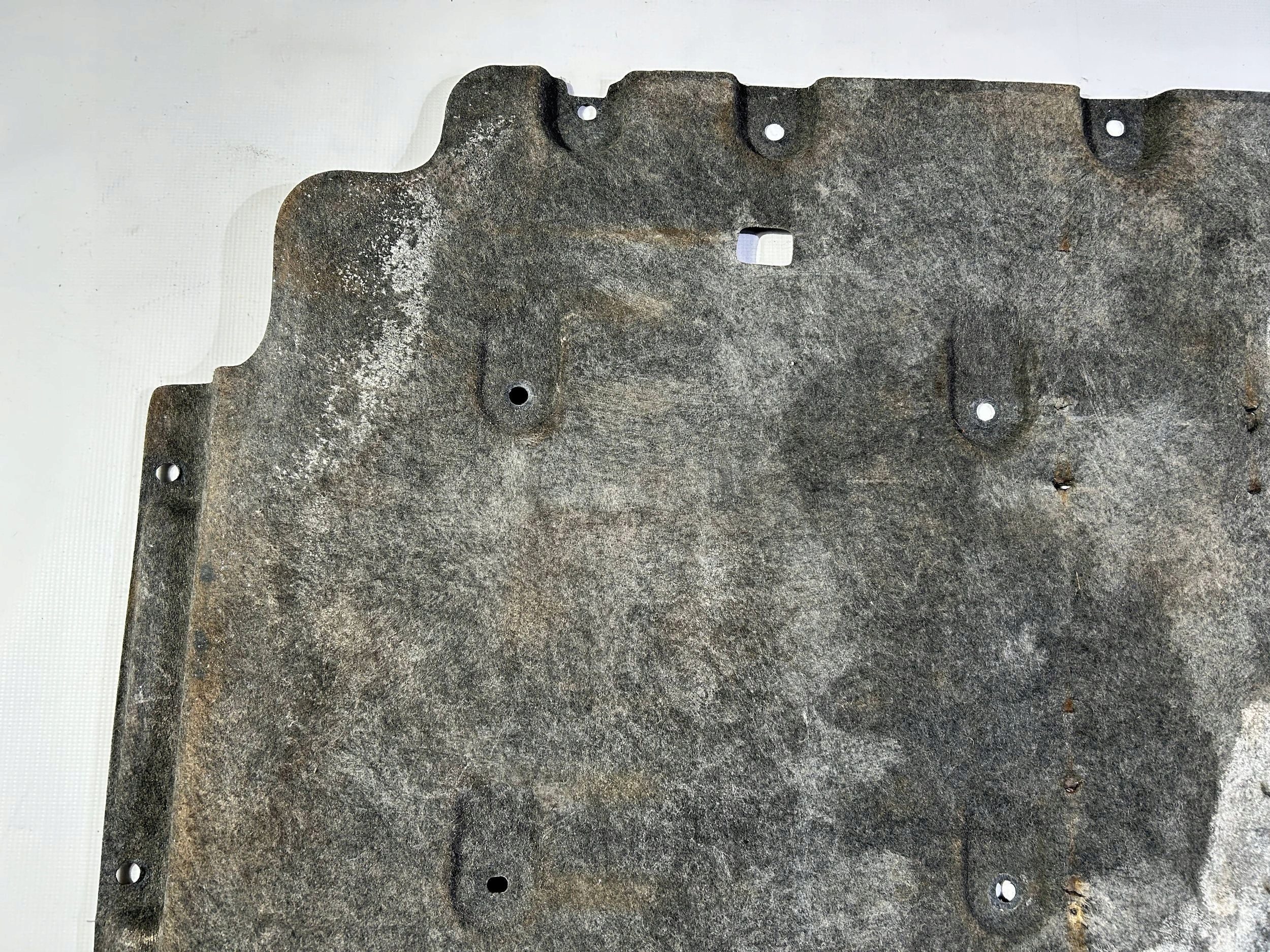 cover lower chassis central Chrysler Pacifica 2021