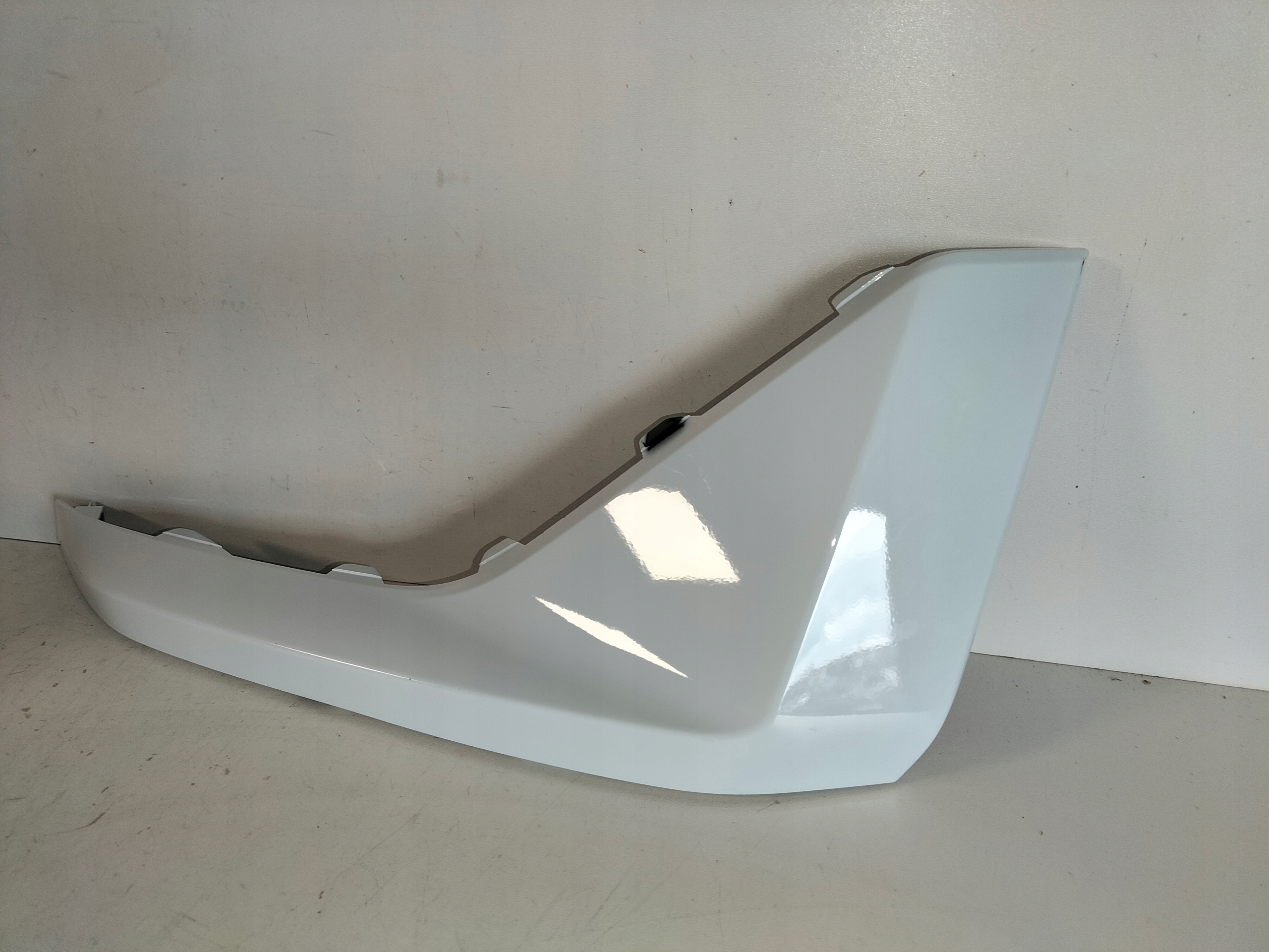 moulding cap of a bumper front right KIA EV4 25- GT-LINE