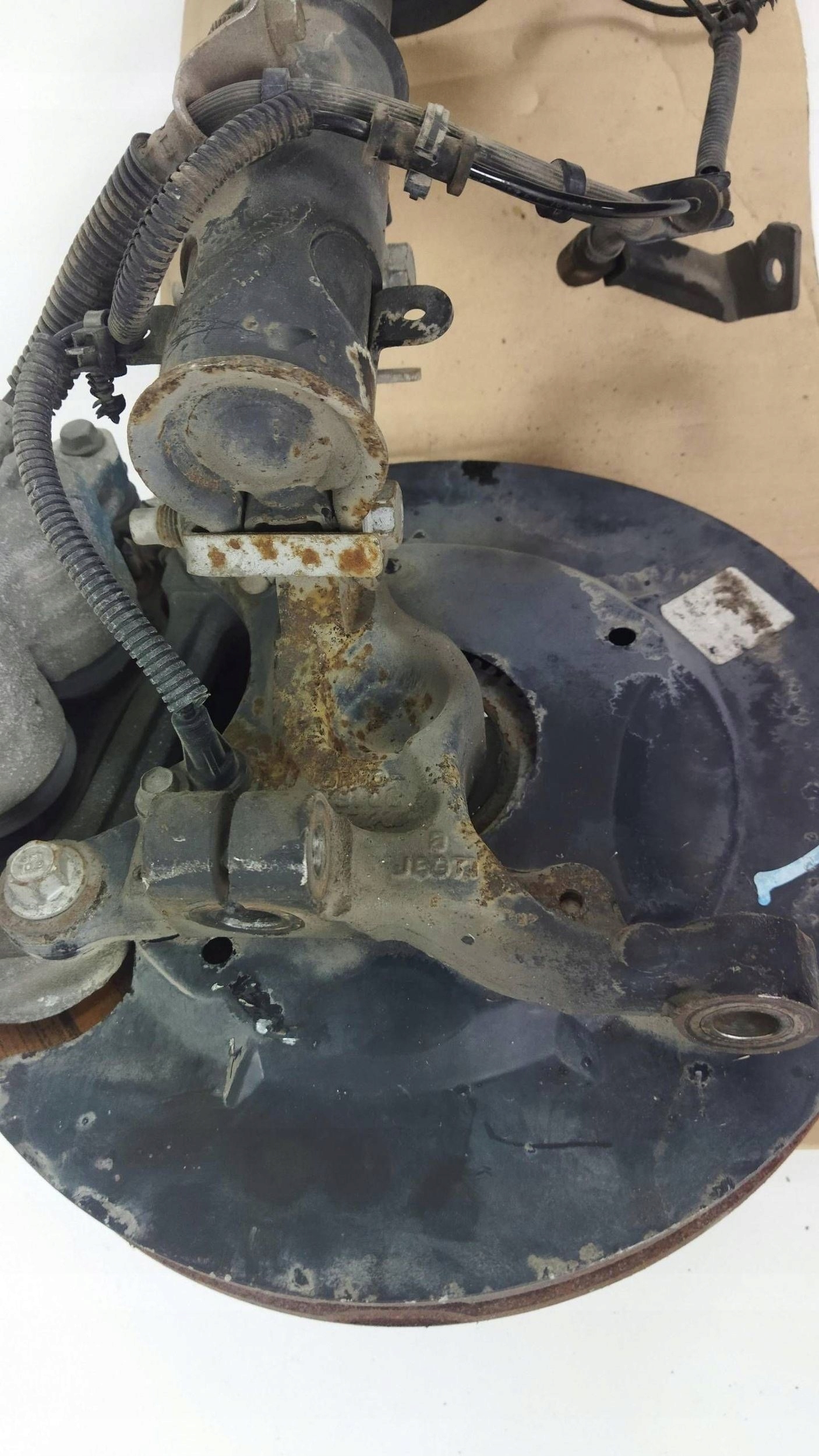 MUSTANG V 4.6 V8 10-14 swing AMOR left front 5r33-3108 ar33-18045-eb