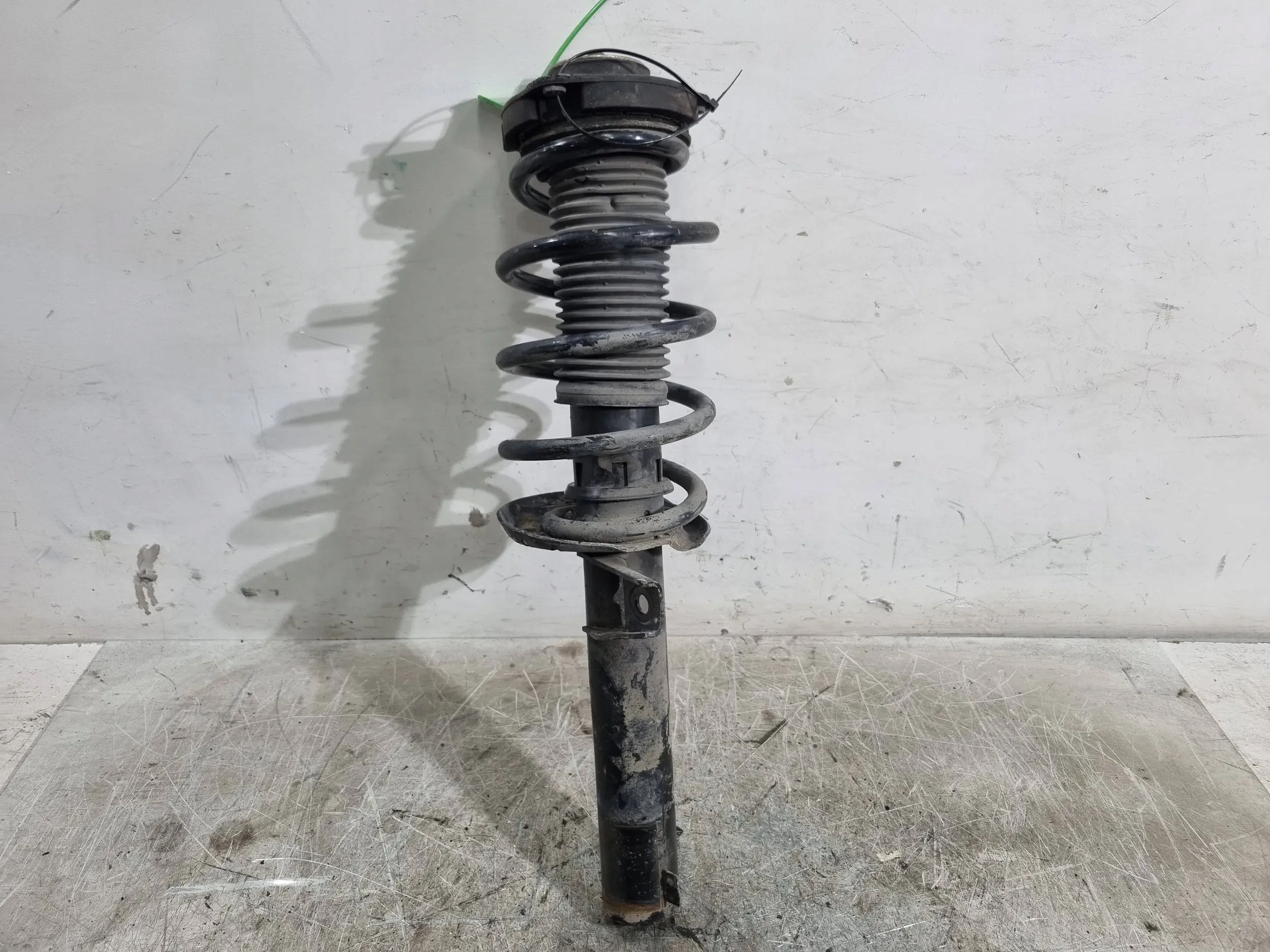 shock absorber L/P front 1T0413031DB AUDI A3 8P GOLF V OCTAVIA II TOLEDO