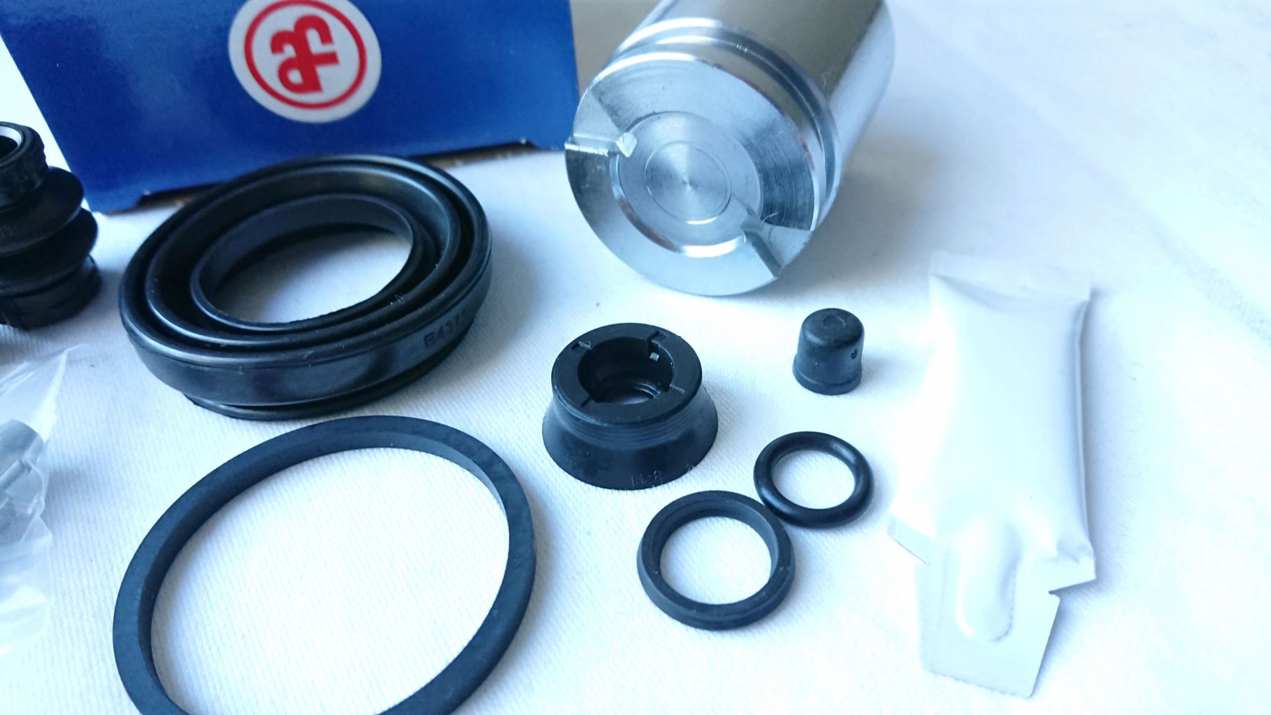 ZESTAW NAPRAWCZY ZACISKU VW GOLF IV V VI JETTA III Waga produktu z opakowaniem jednostkowym 2 kg