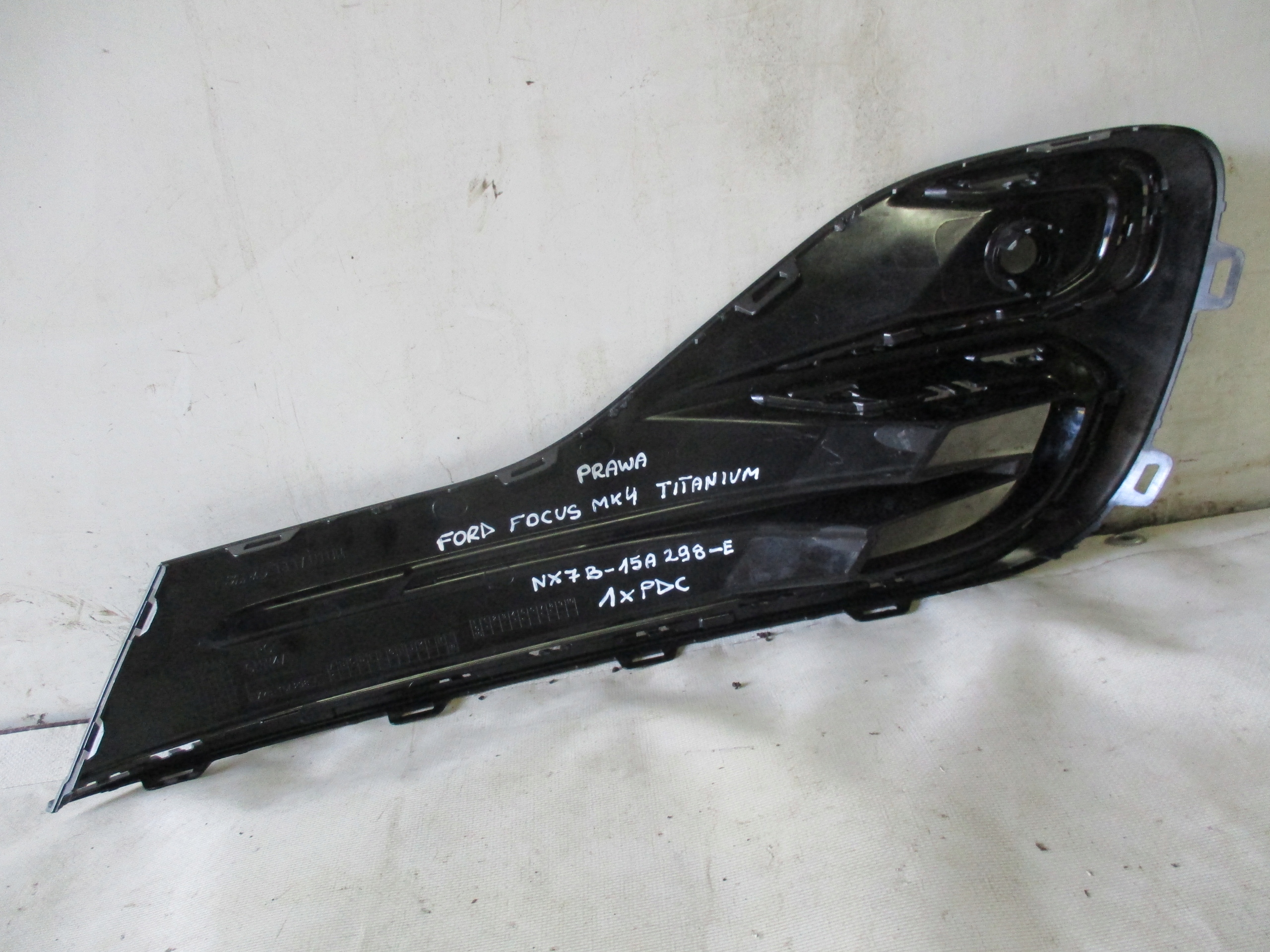 grid zderzakaprawy right front Ford Focus MK4 Titanium PDC NX7B-15A298-E