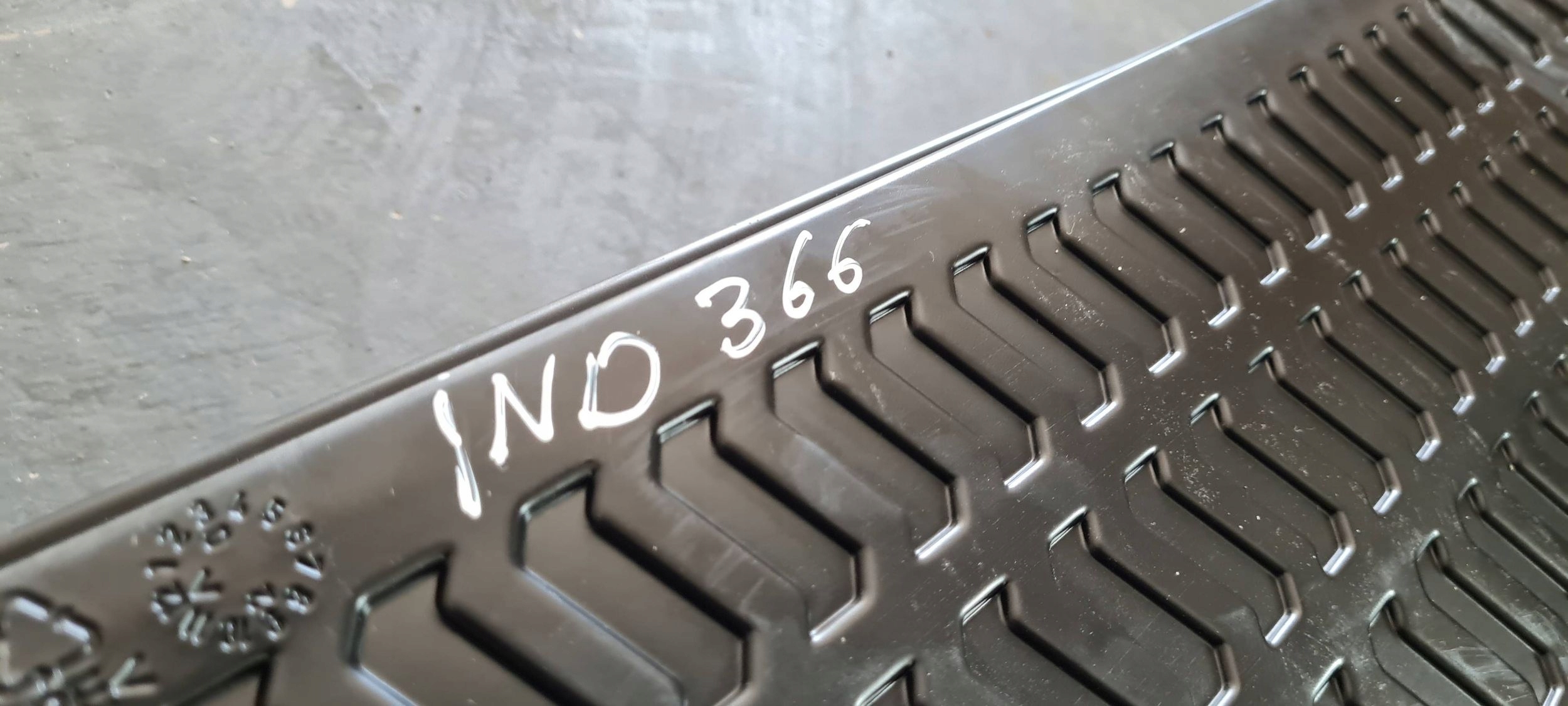 Q3 83A MATA rubber soundproofing DO boot rear part 83A061180