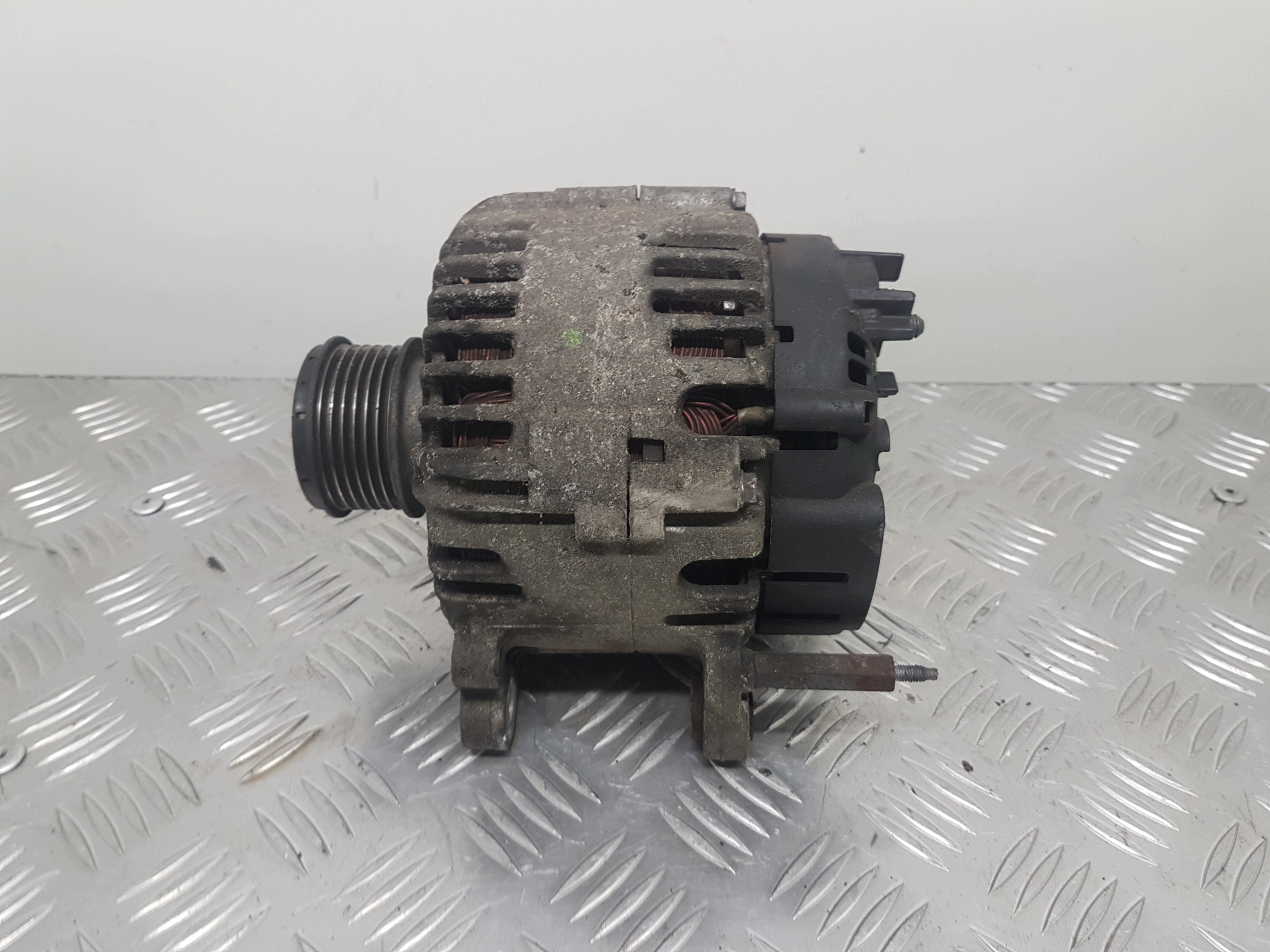 generátor VOLKSWAGEN GOLF 5 06F903023C