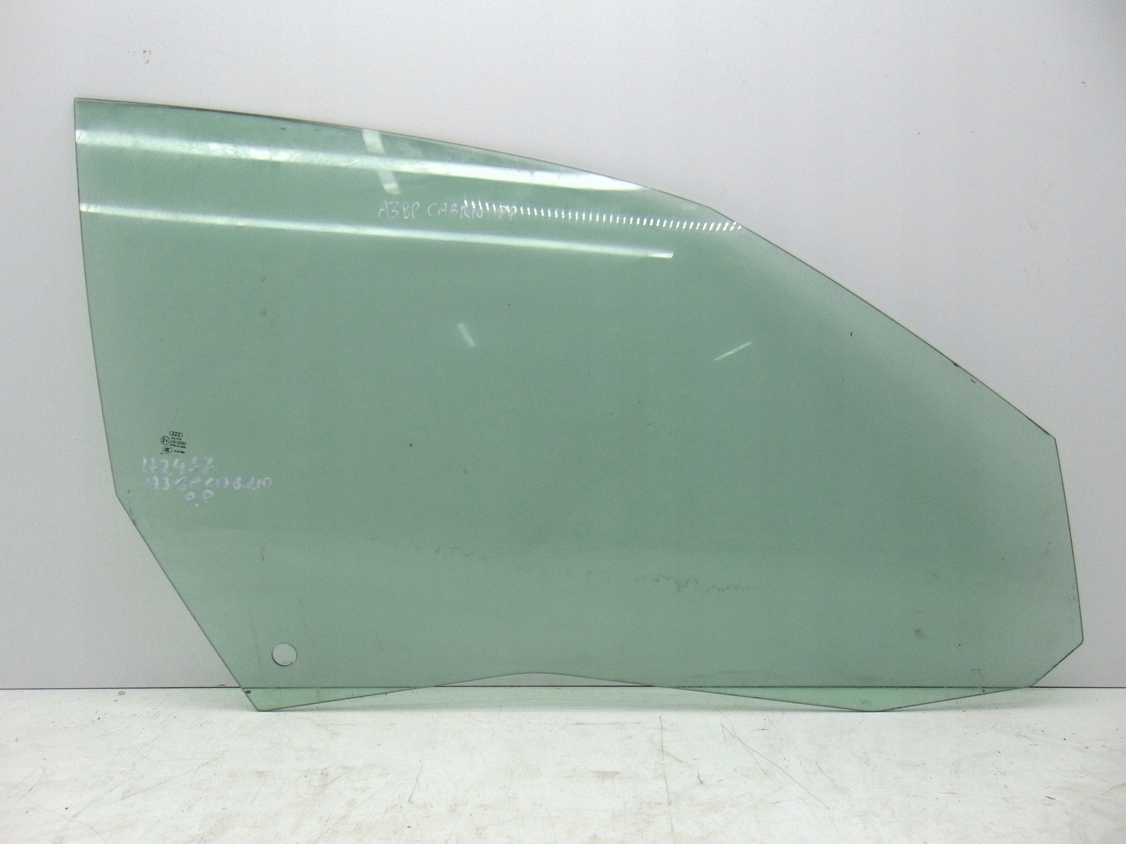 СТЕКЛО ДВЕРИ ПРАВЫЙ ПЕРЕД AUDI A3p CABRIO008r