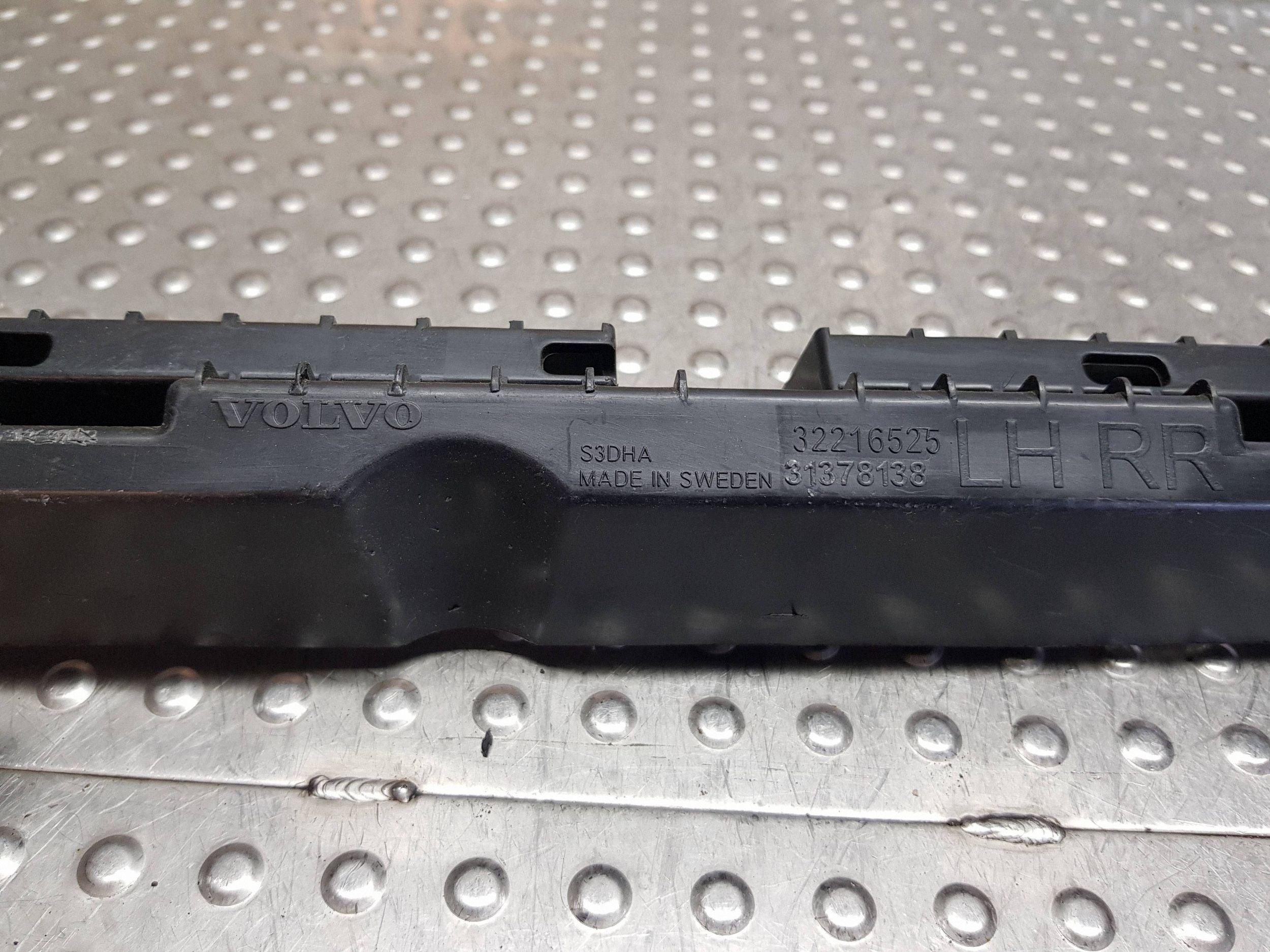 support holder mouldings PROGOWEJ left rear part 32216525 VOLVO XC90 II 15