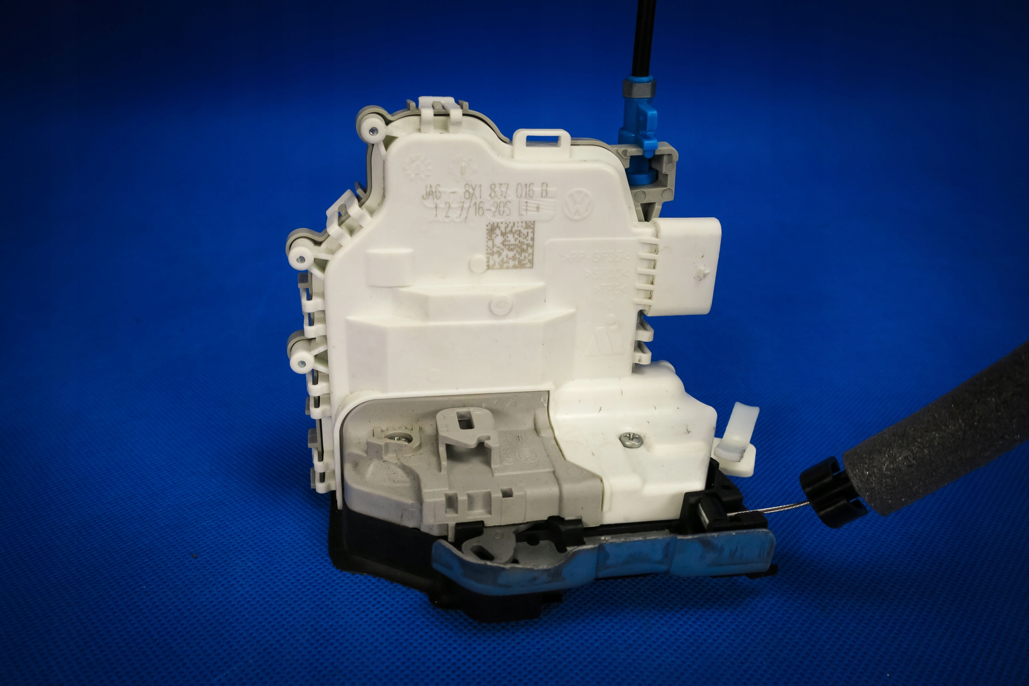 lock door front Audi A3 8V A4 A5 8W 8X1837016B