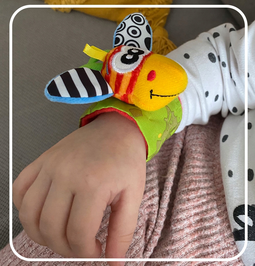 4x SKARPETKI + OPASKI 3D GRZECHOTKI SOZZY ZABAWKA SENSORYCZNA DLA NIEMOWLĄT Rozmiar 19