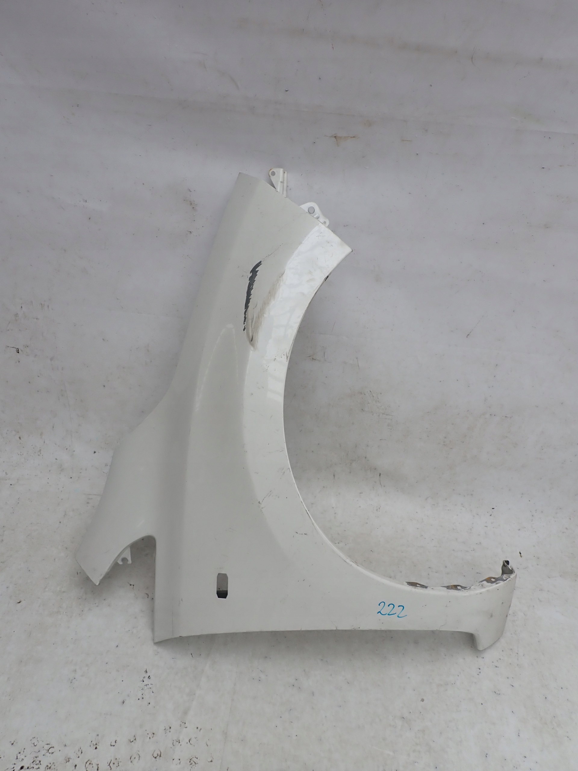 NISSAN LEAF and 10- fender right front front