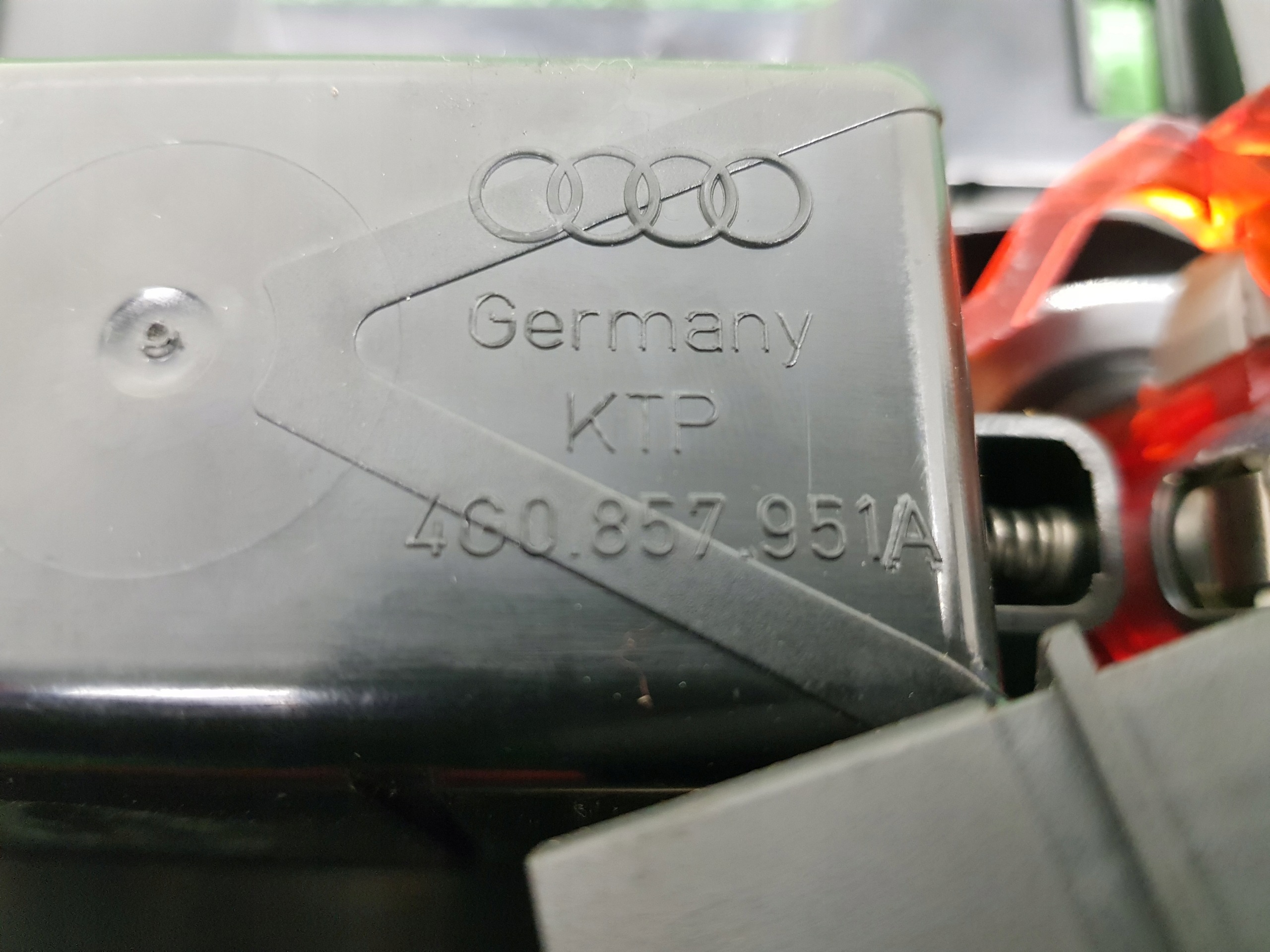 Cendrier AUDI A6-C7 4G0863273A