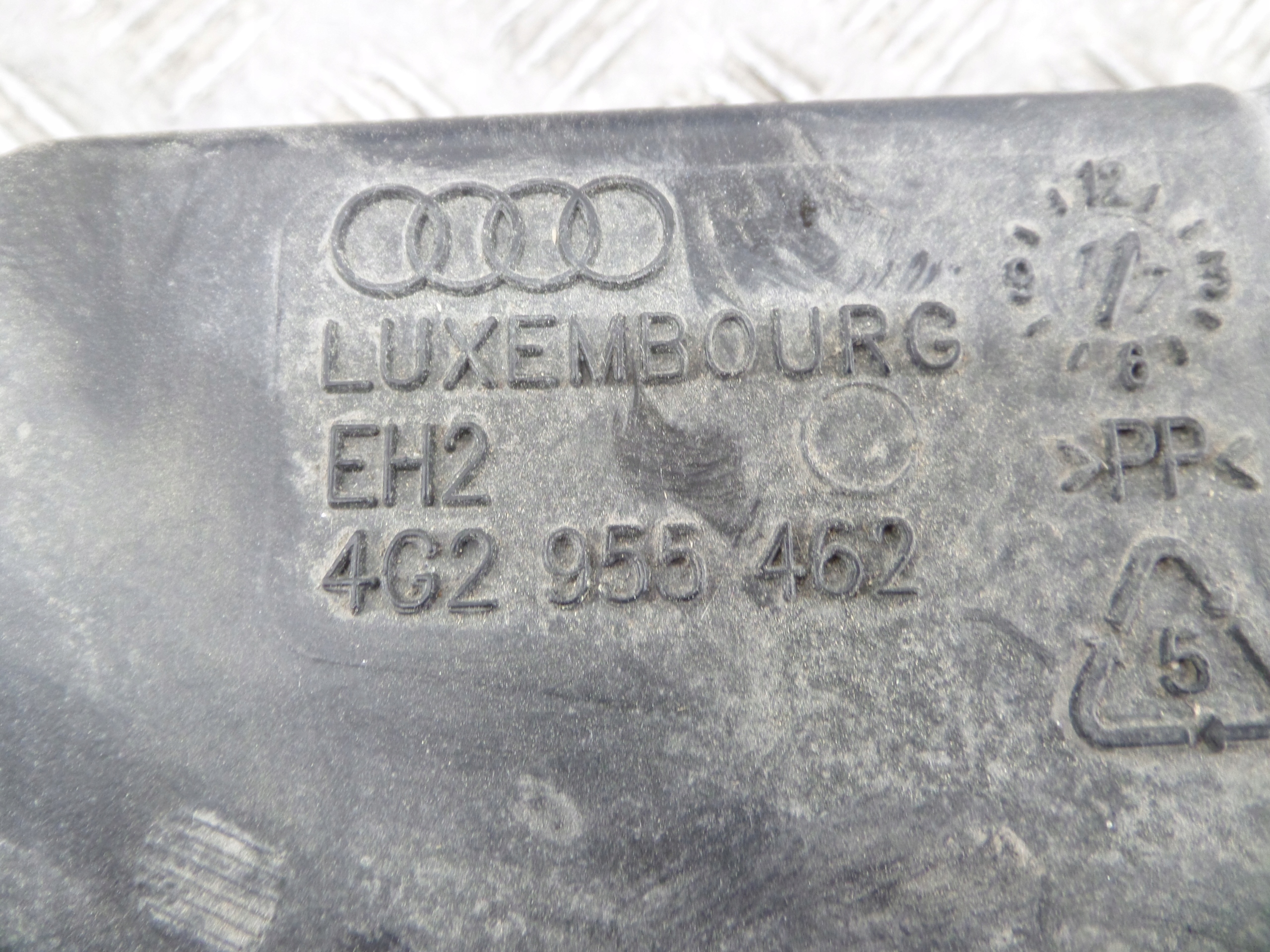 washer fluid tank AUDI RS6 C7 A7 4G 4G2955462