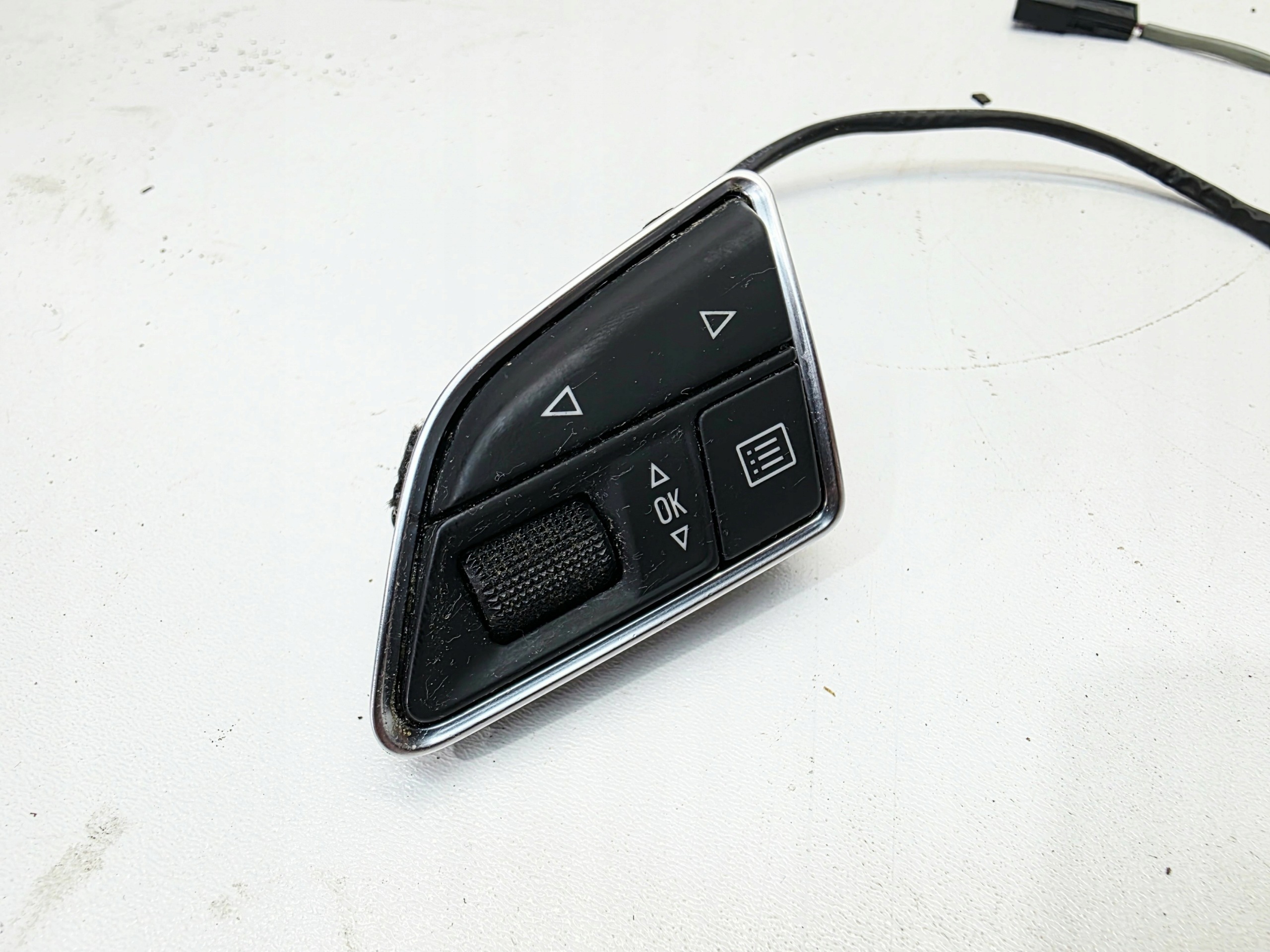 GUZIK button MULTIFUNKCJI CHROM AUDI A3 8V Q3 8U 8U0951523C