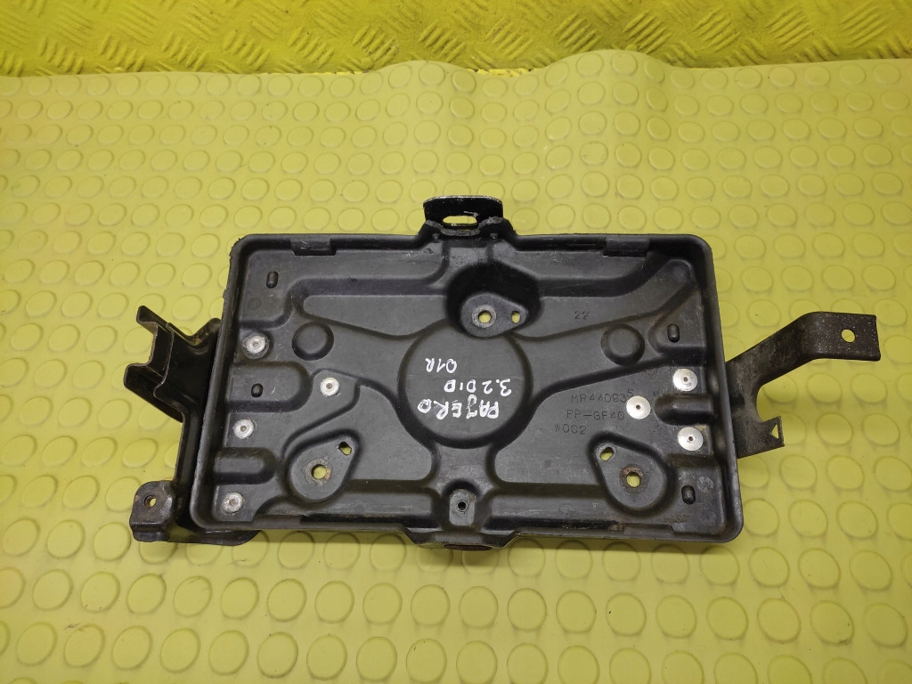 MITSUBISHI PAJERO 3 Porta per batteria MR440935