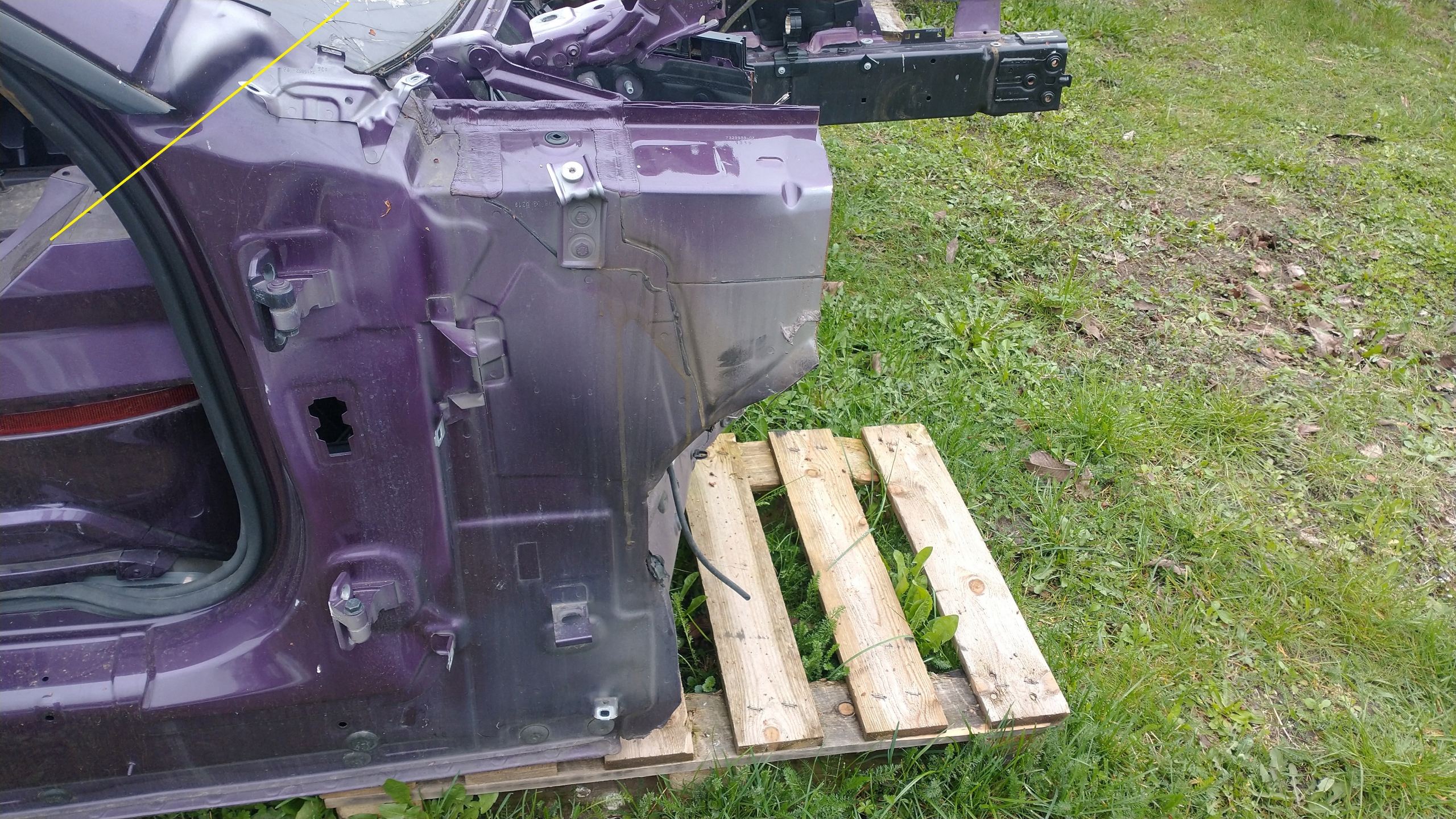 BMW 8 G15 F92 SŁUPEK PRAWY ĆWIARTKA Producent części BMW OE