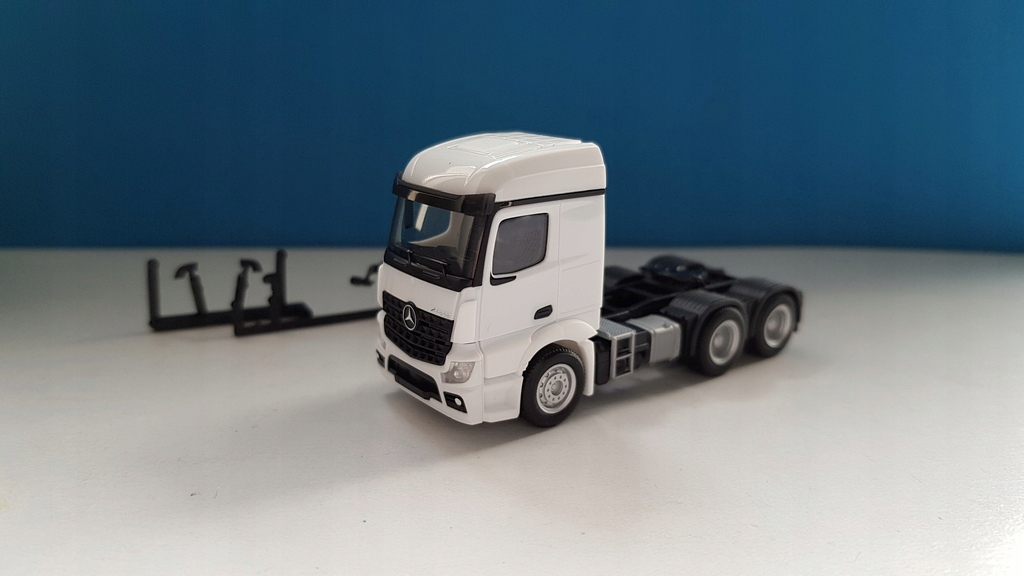 Herpa 309905 Mercedes-Benz Actros Streamspace 2.3