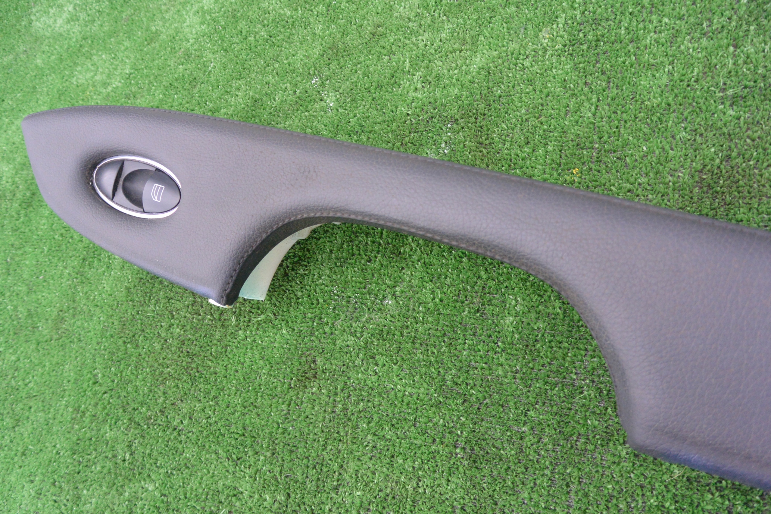 armrest OPARCIE BOCZKA left MERCEDES W211