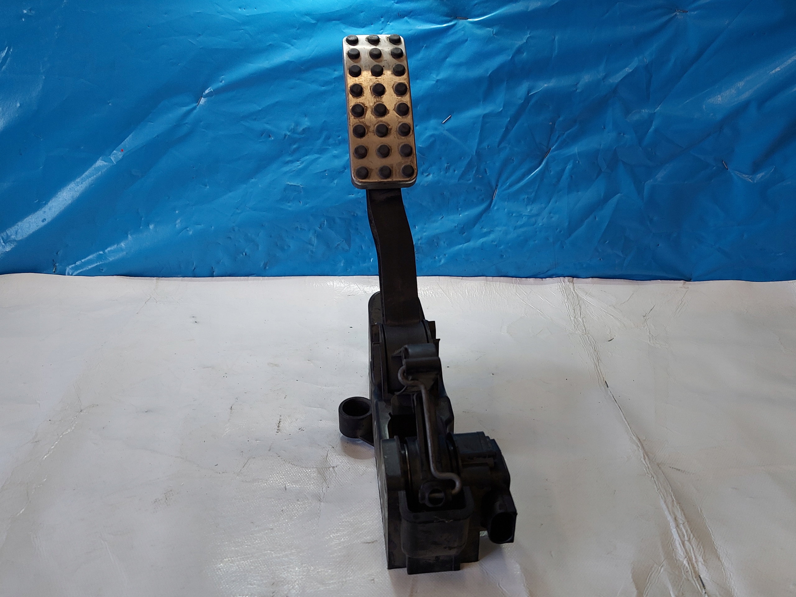 accelerator pedal MERCEDES B KLASA A1693000904