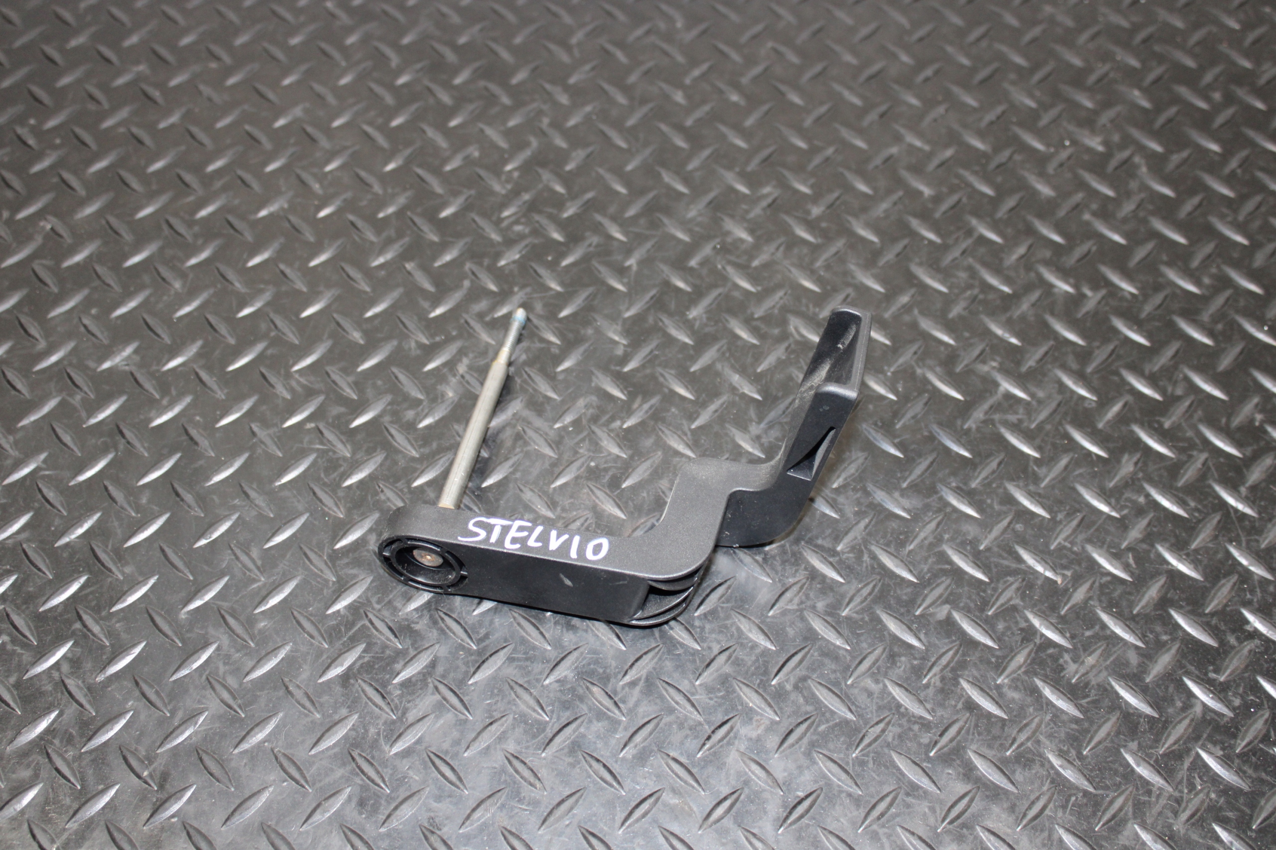 REGULACJA des Lenkrads ALFA ROMEO STELVIO Q4