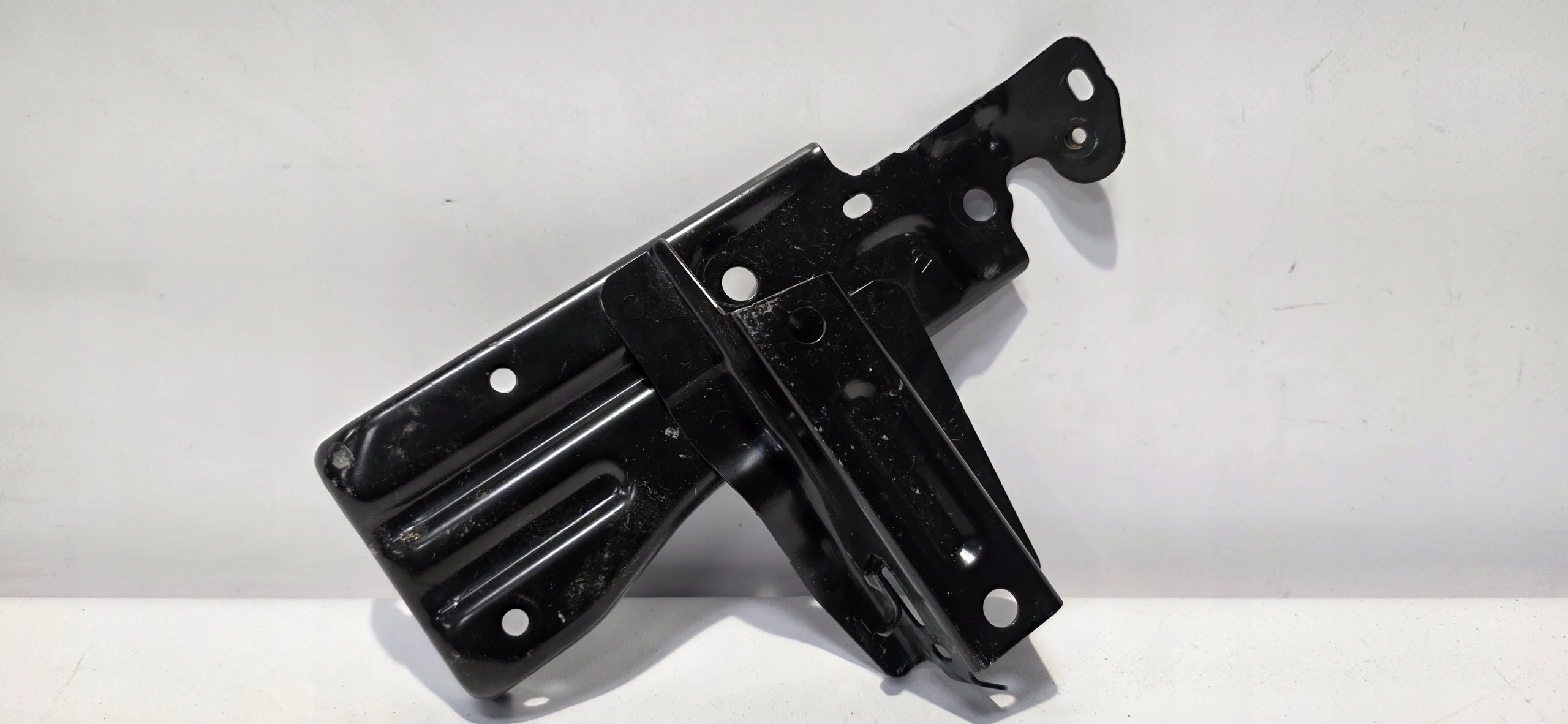 console holder supports left front TOYOTA YARIS CROSS 20- original
