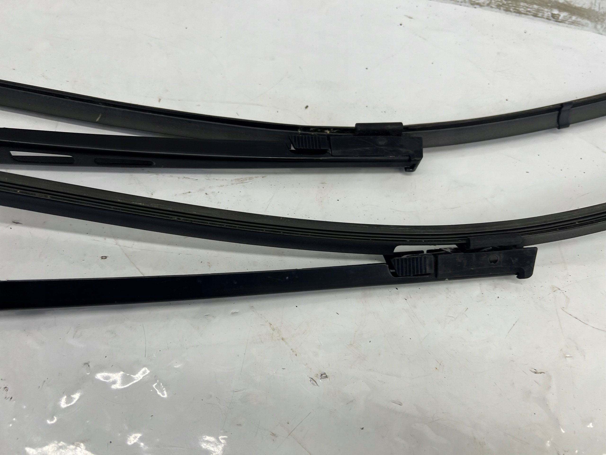 AUDI A6 C6 arm of wipers 4F1955407A 4F1955408A right + left