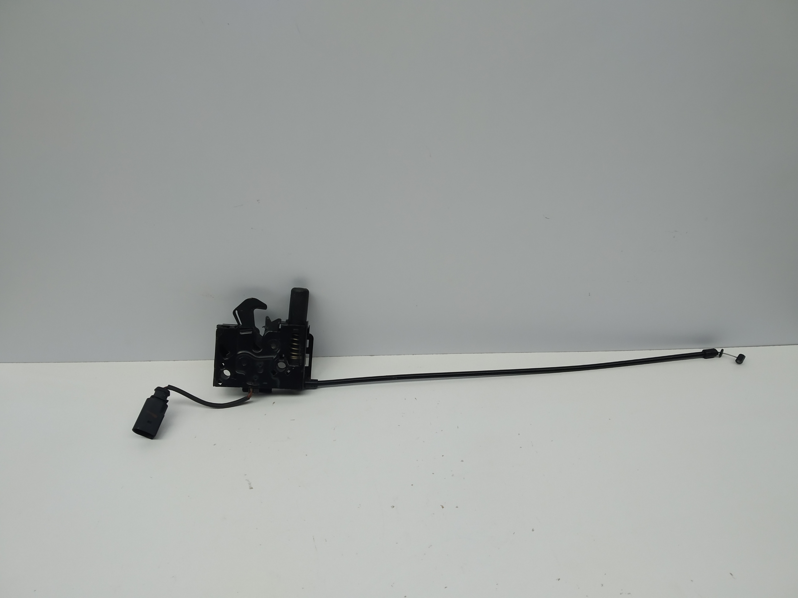 2018r + Audi Q8 bonnet latch lock rygiel original 4M8823509