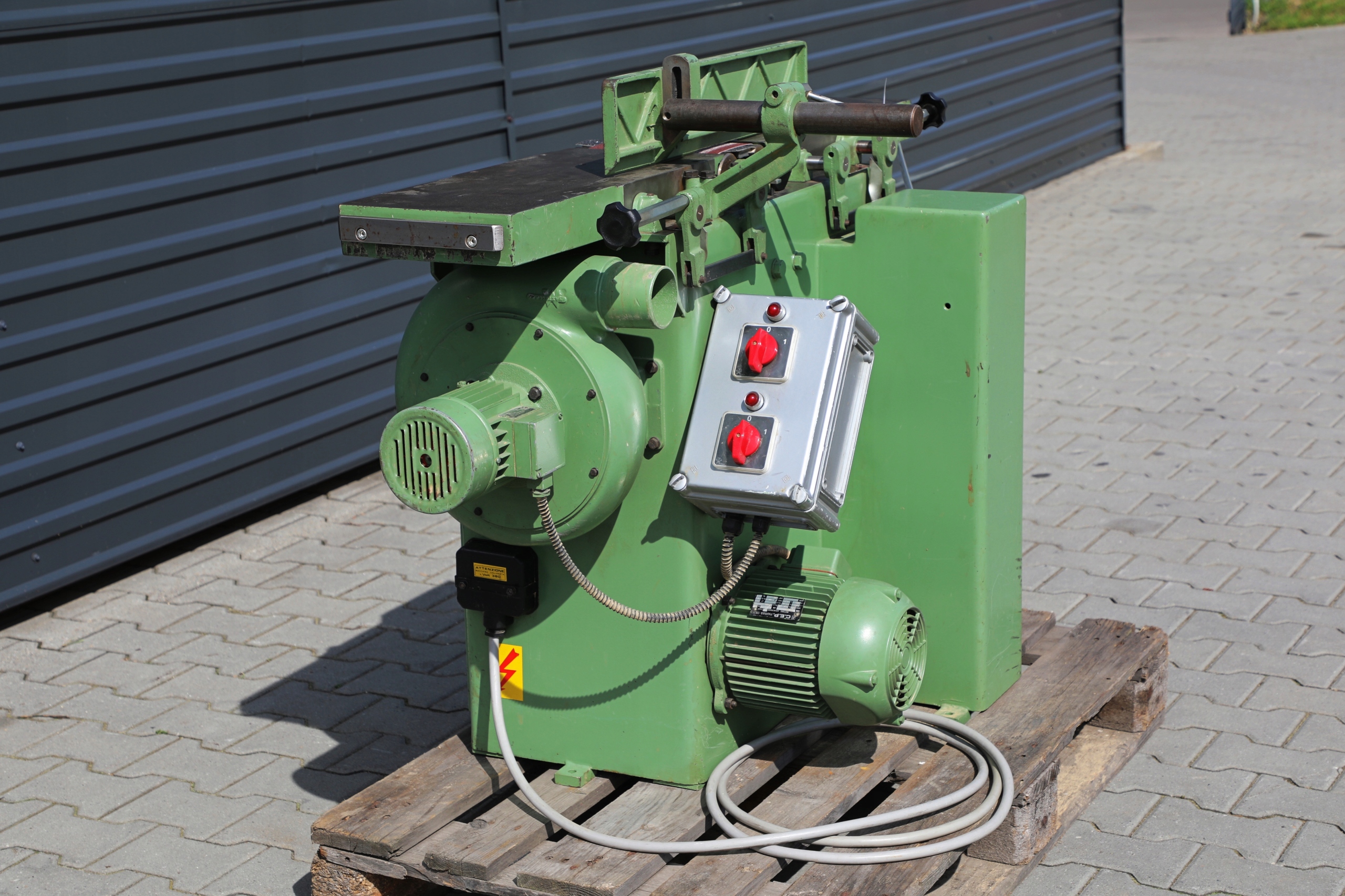 Szlifierka przelotowa OLIMPIA 200 z odciągiem Moc 3 W