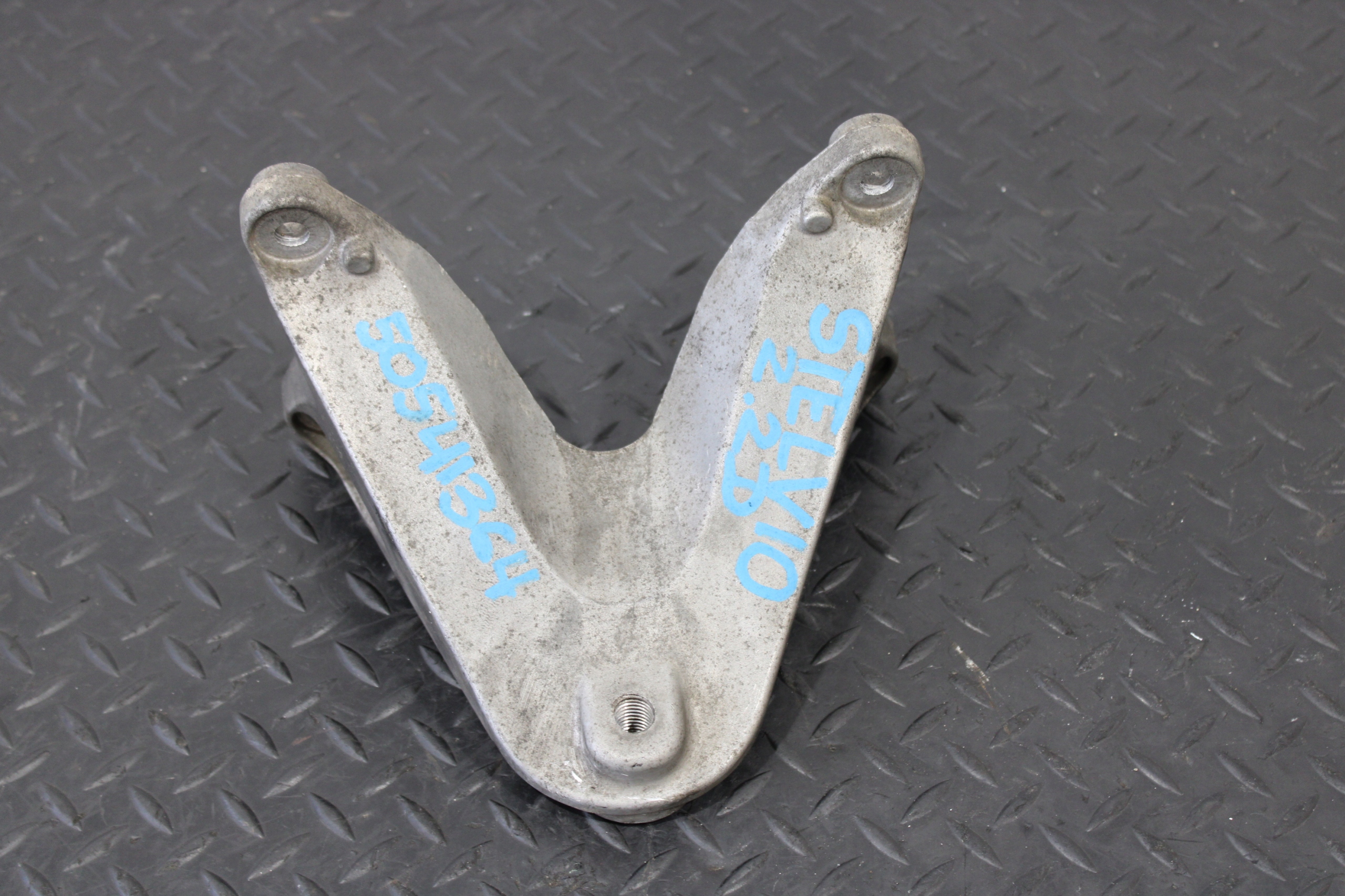 Support Support plaque Moteur ALFA ROMEO STELVIO 50541364