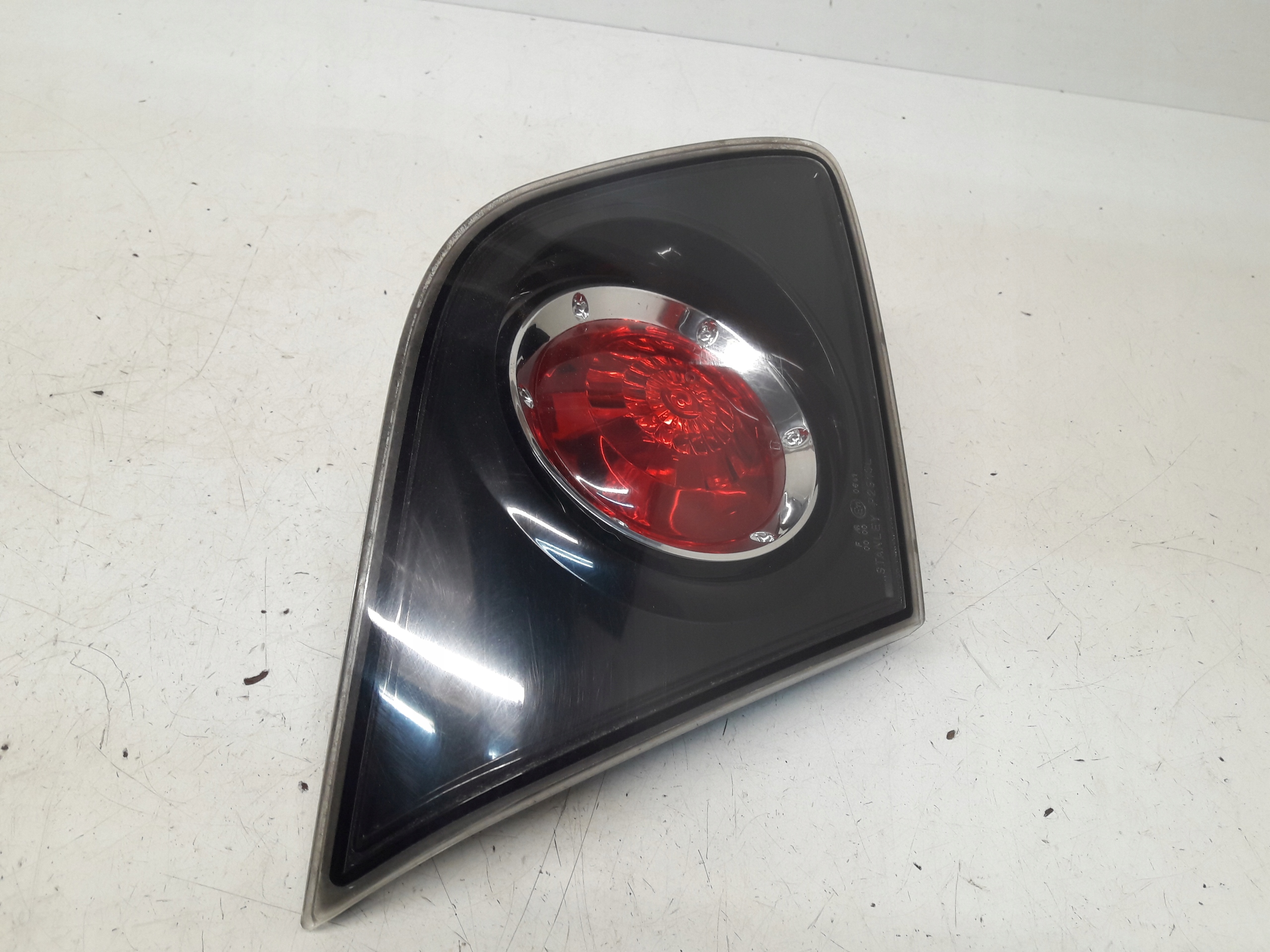 light to the bonnet left Mazda 3 LIFT