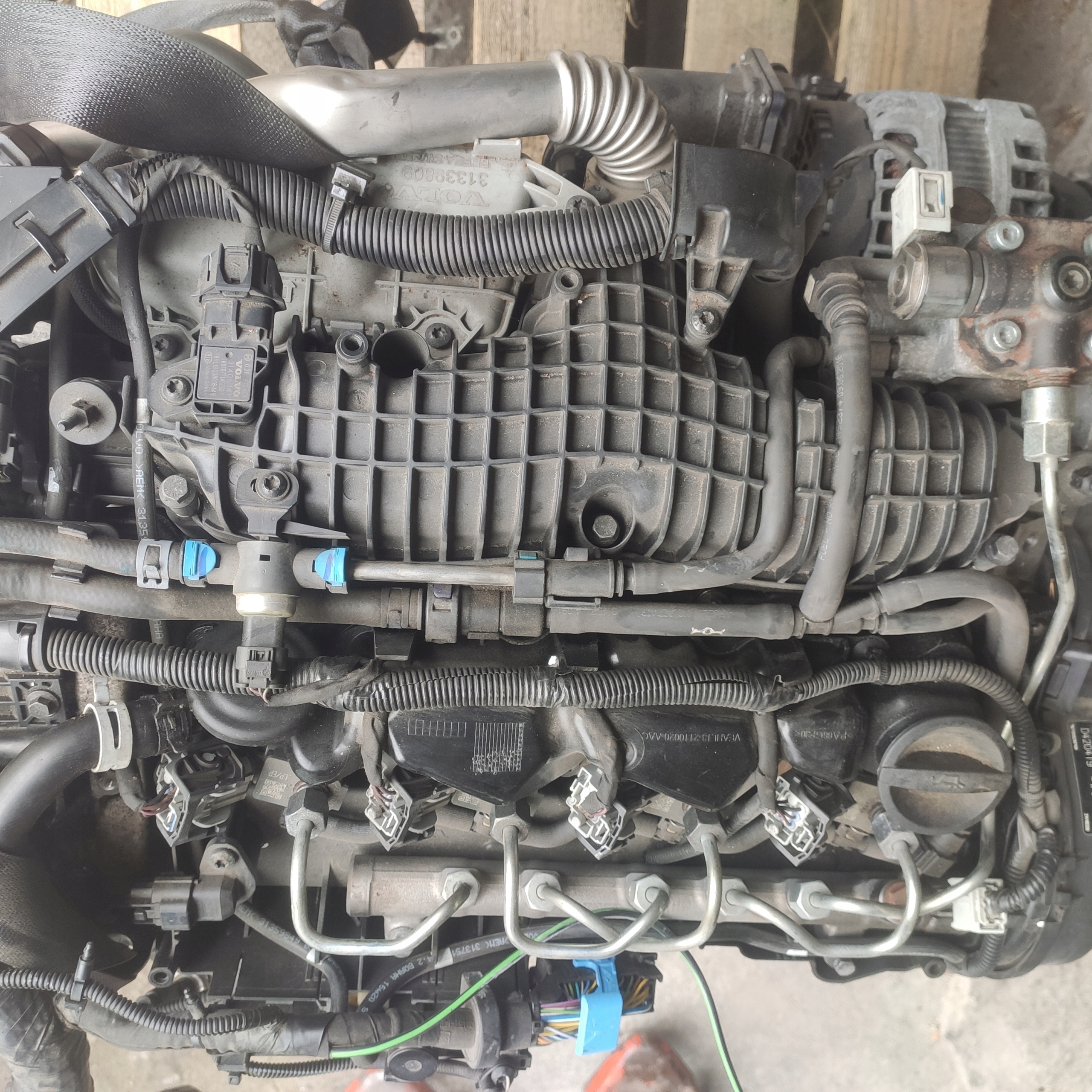 VOLVO V40 II 2016 2.0D D3 engine complete D4204T9