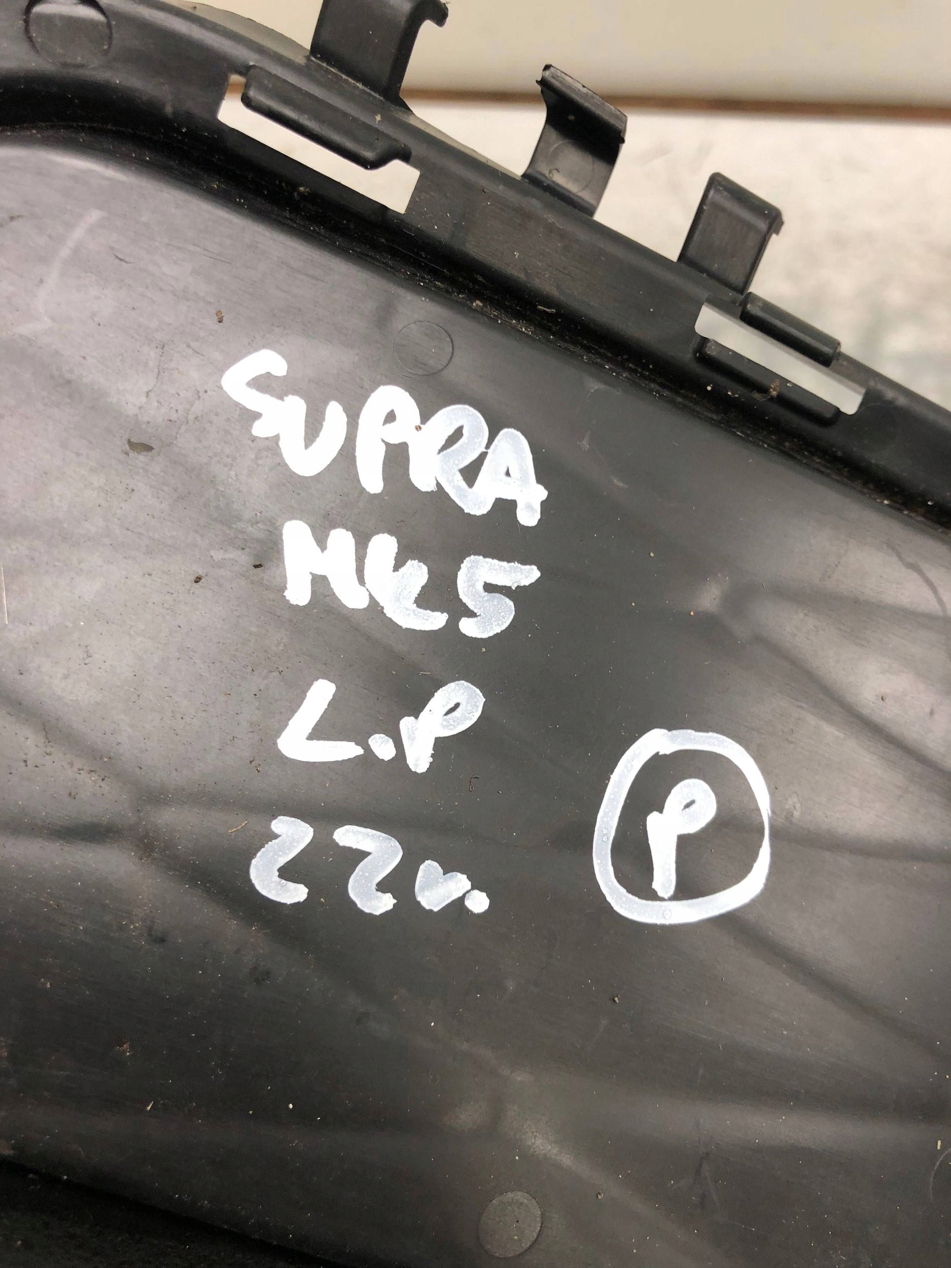 grid of a bumper left front TOYOTA SUPRA MK5 A90 8811317