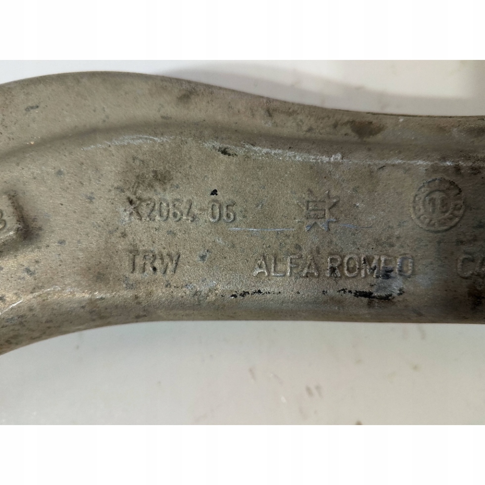 Alfa Romeo Stelvio arm front right K2064 (Q513)