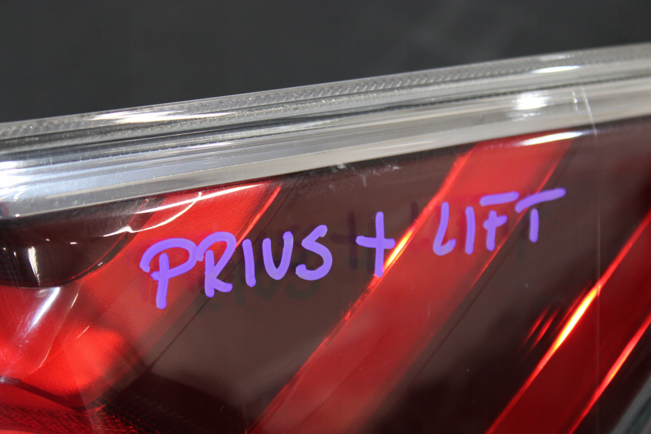 light right rear part right rear TOYOTA PRIUS + plus LIFT