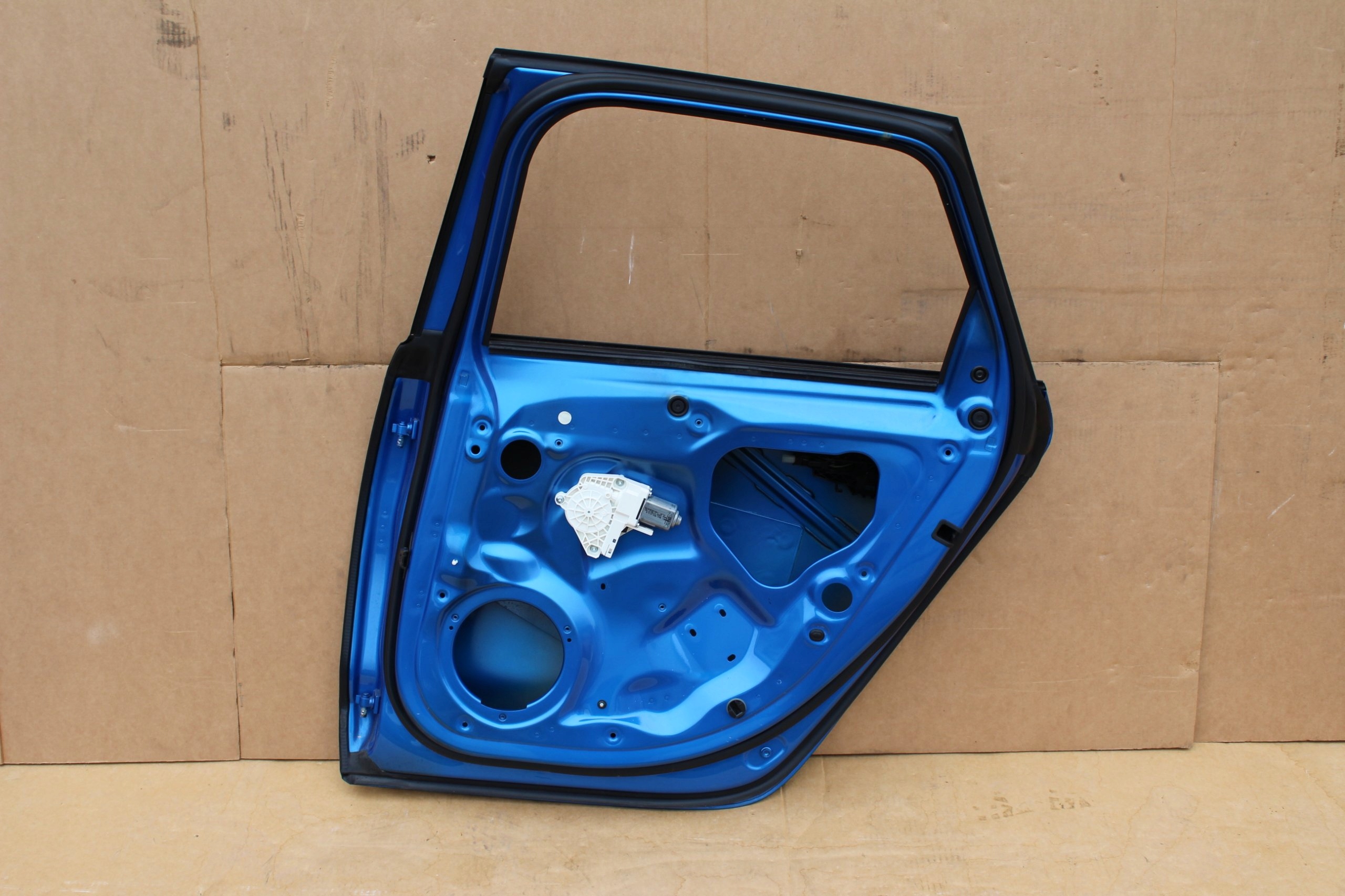 AUDI S6 A6 LIFT KOMBI AVANT DRZWI PRAWE TYŁ Strona zabudowy tył - prawa