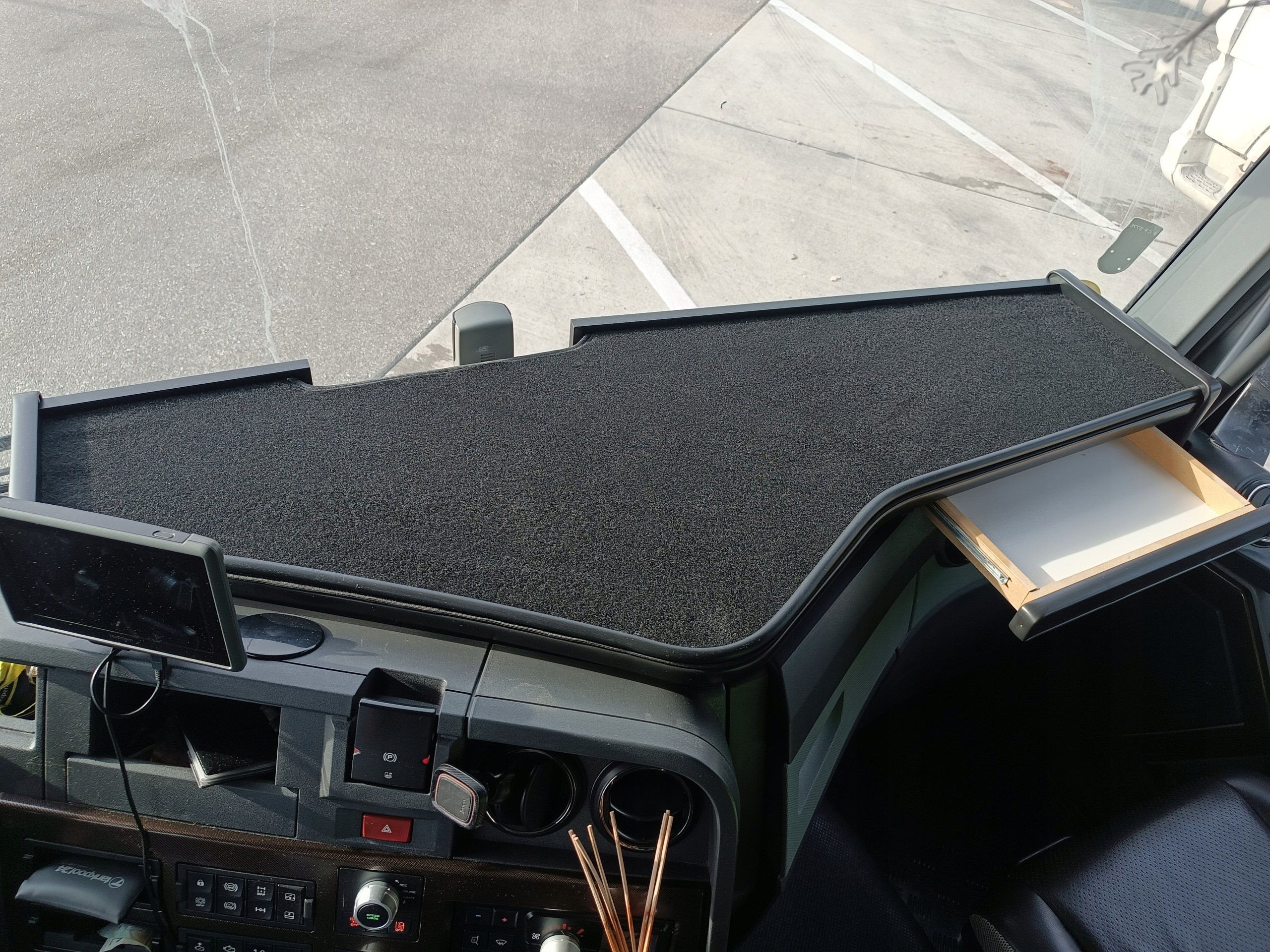 Velká Police, Stolek S Zásuvkou Renault, Řada T