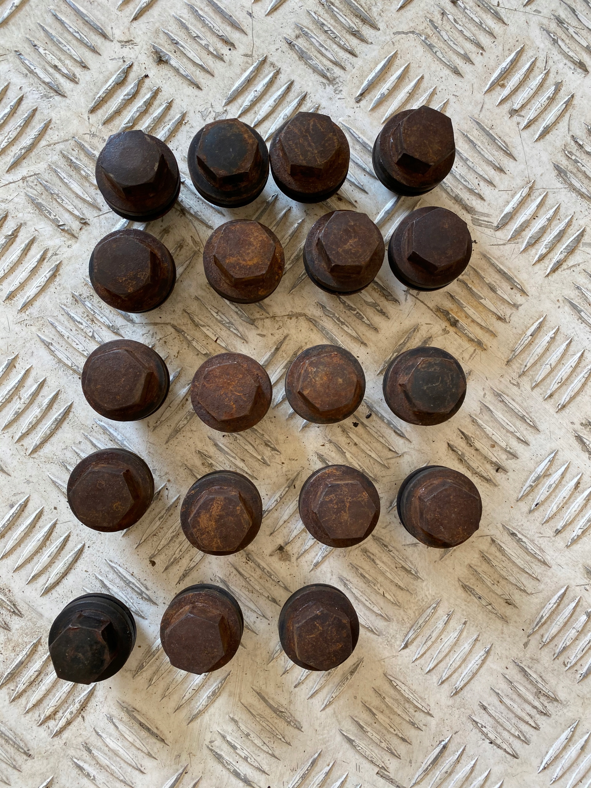 RANGE ROVER SPORT DISCOVERY SRUBA NAKRĘTKA DO KÓŁ Producent Inny