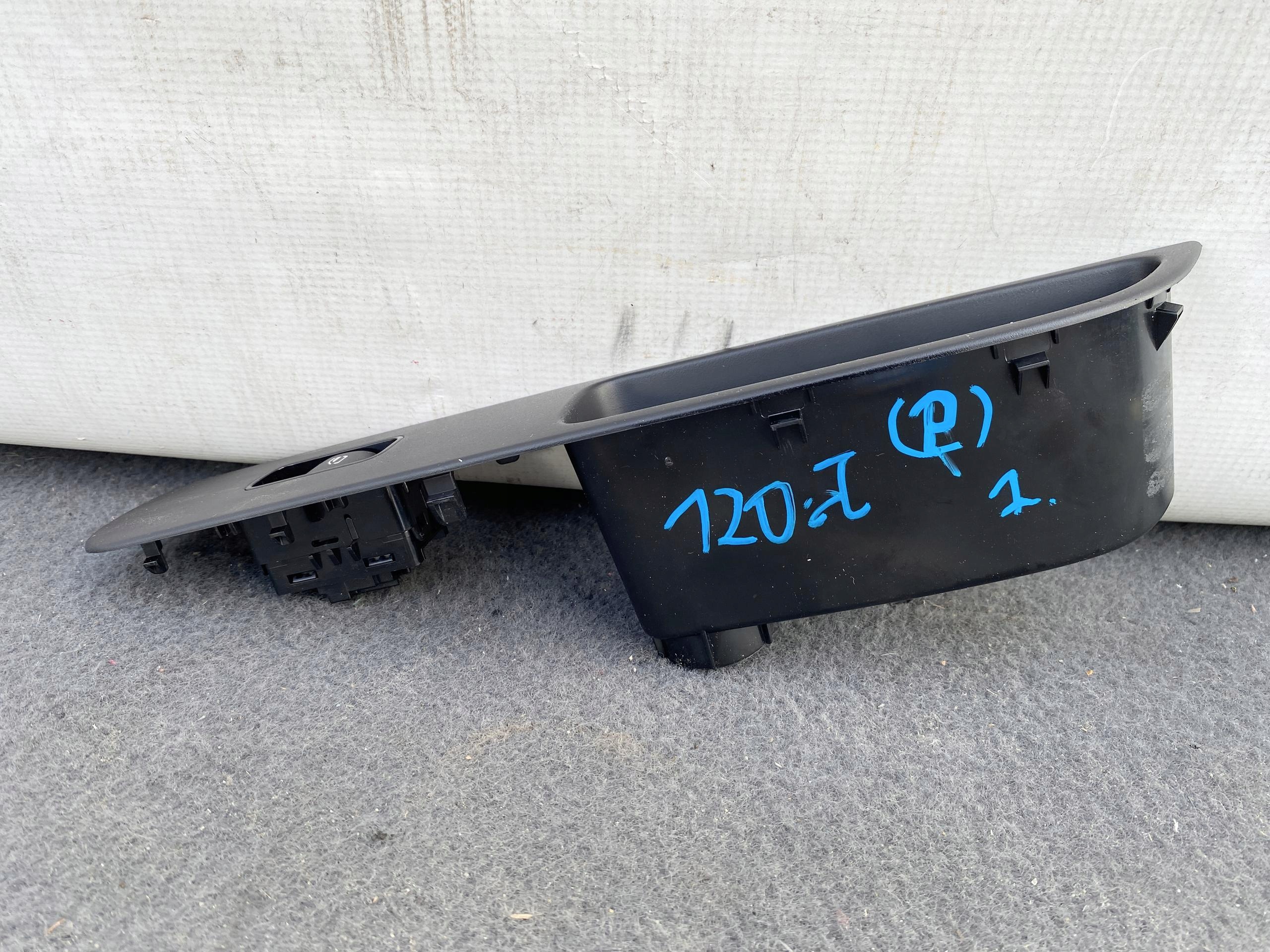 SPRINTER 907 910 17- control panel windows PRZEDNIEJ right A9077220900