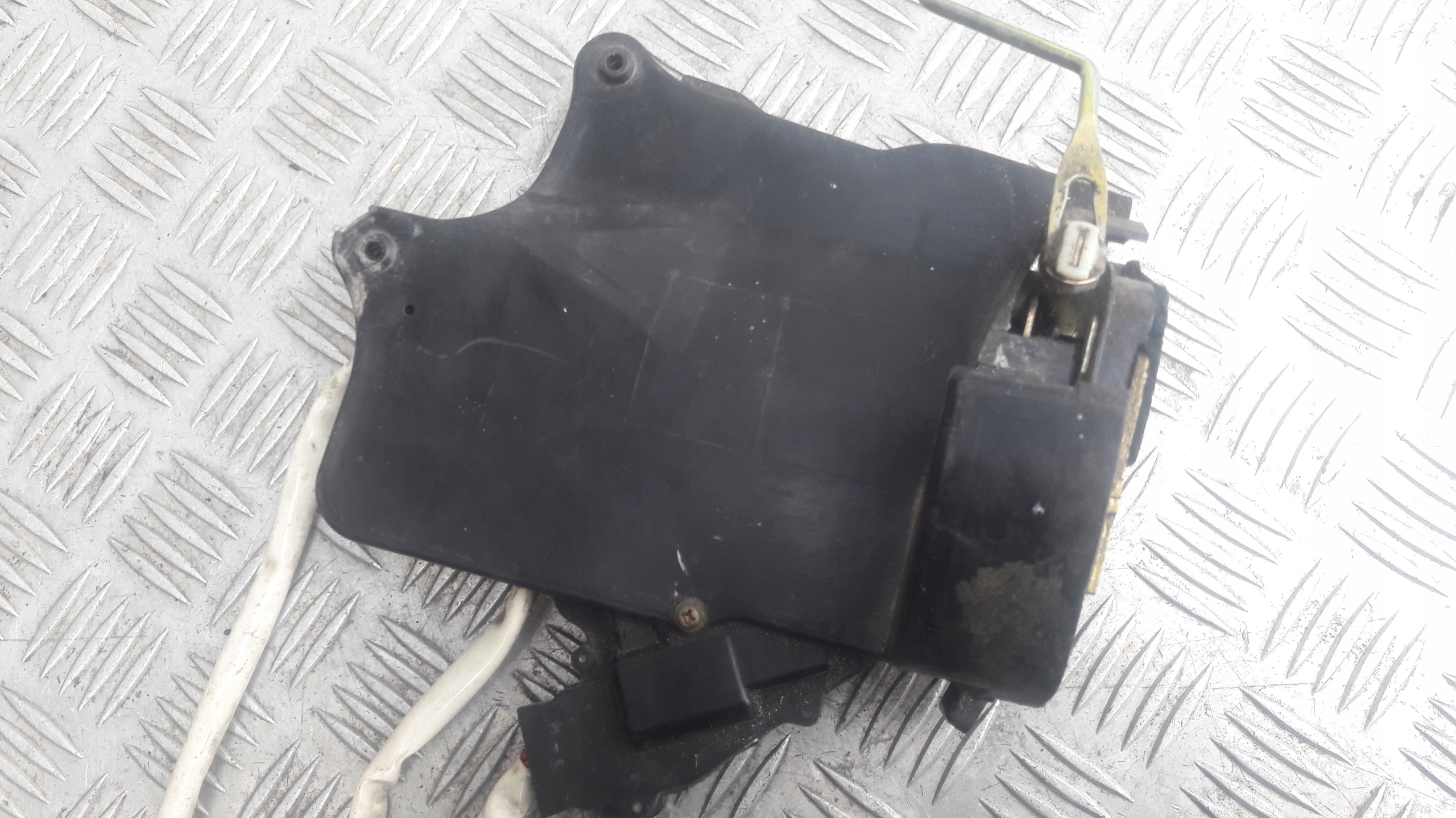 TOYOTA AVENSIS T22 lock door left front