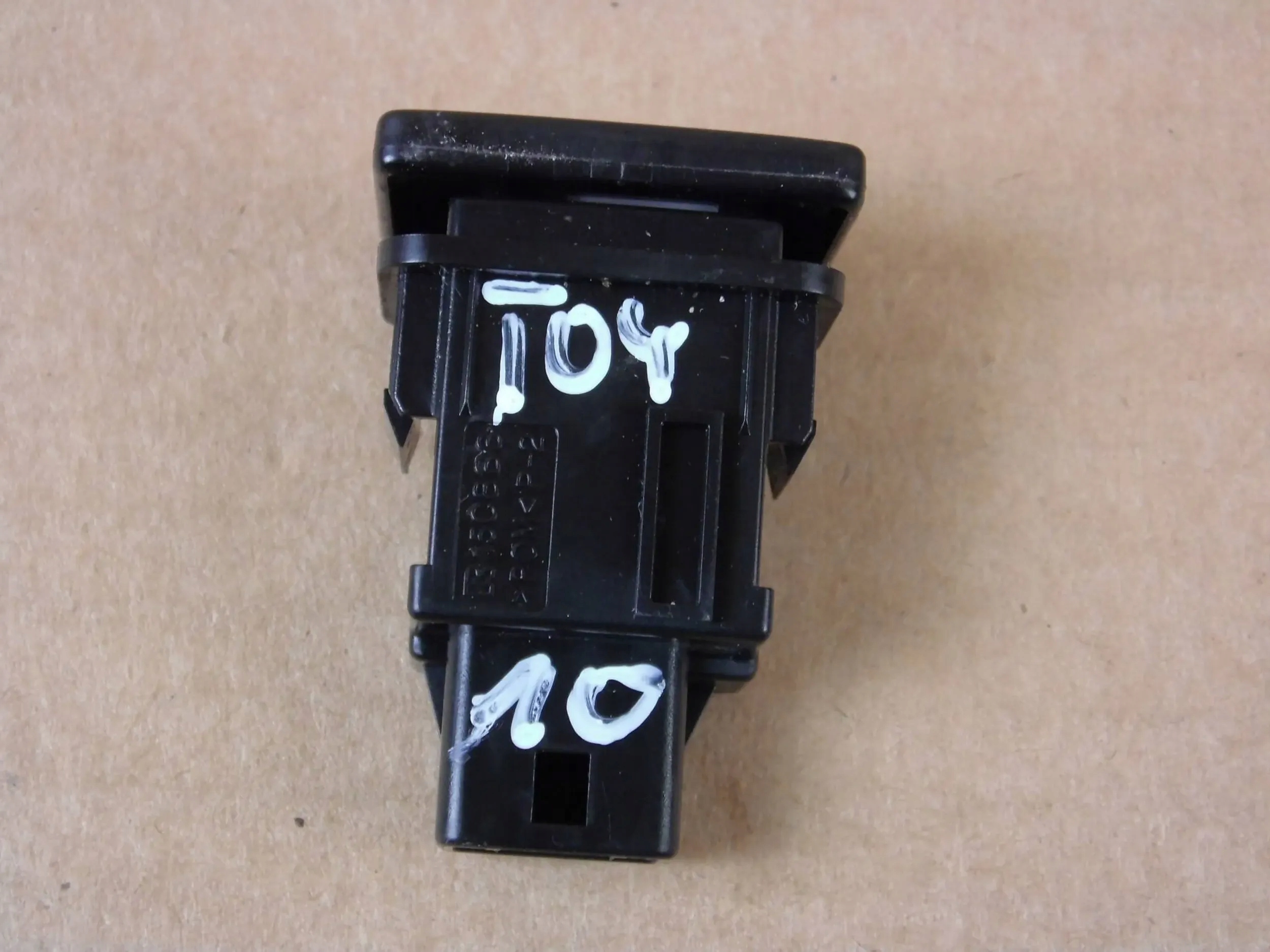 Toyota Yaris III button switch EV MODE 84720-0D071 15C866