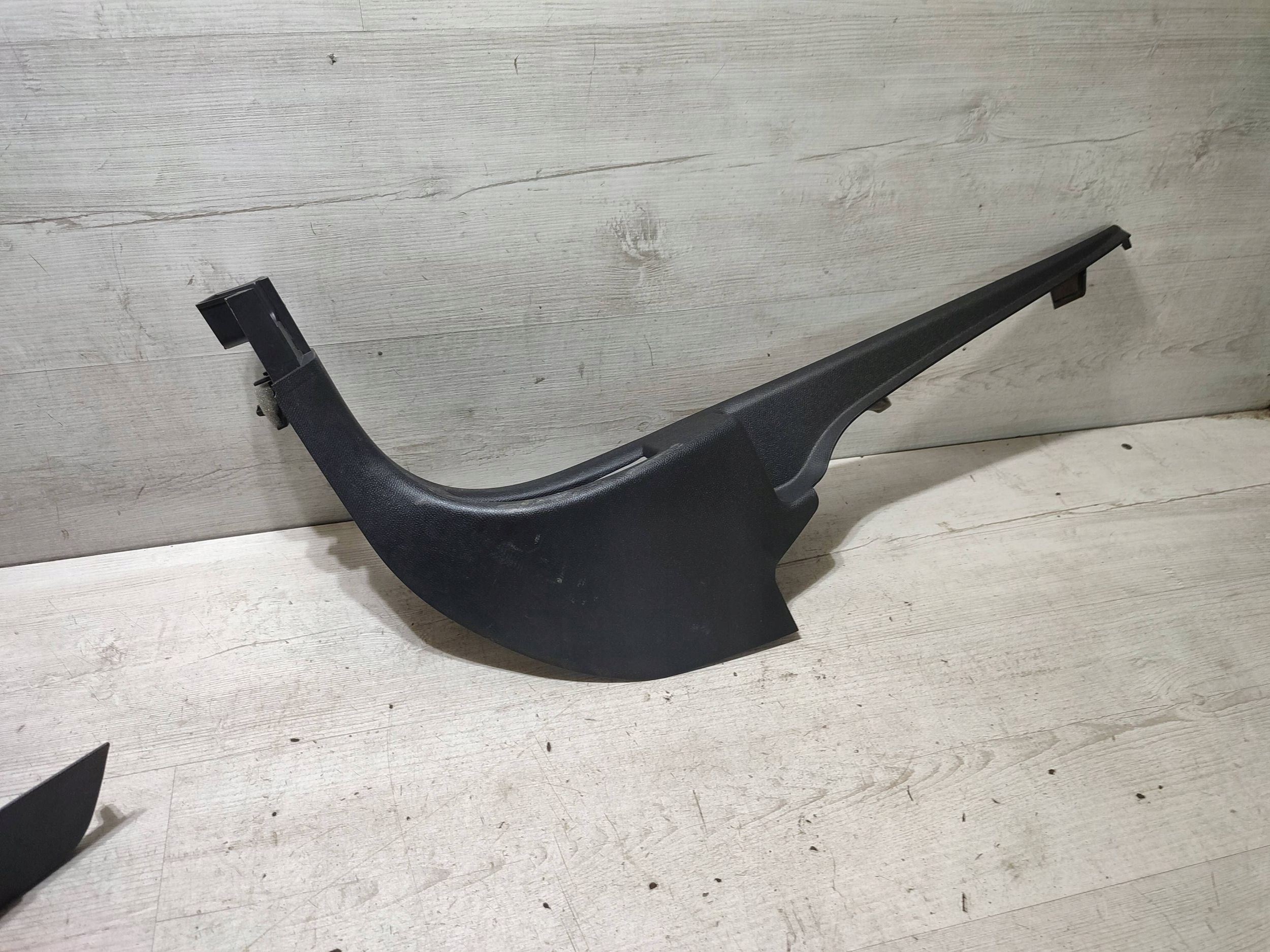 Peugeot 308 2019 front side left moulding threshold