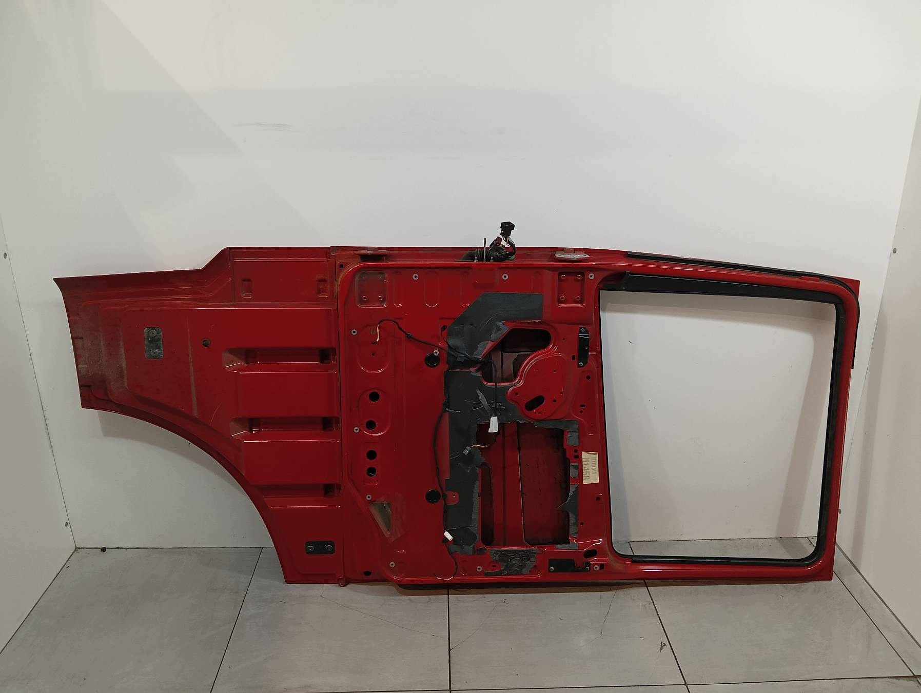 door right front red DAF XF (2012-2016) 106 Euro 6 440 FT