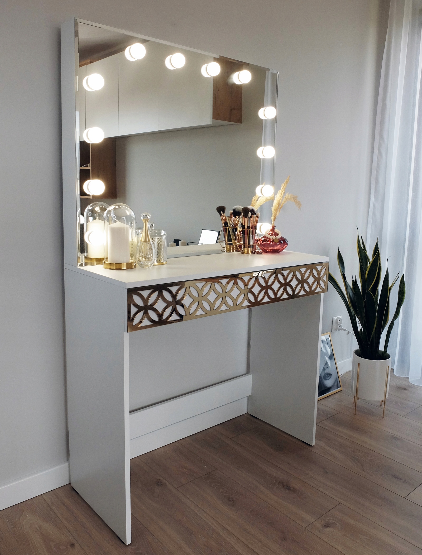 TOALETKA DO MAKIJAŻU WIZAŻU Z OŚWIETLENIEM LUSTRO Marka inna