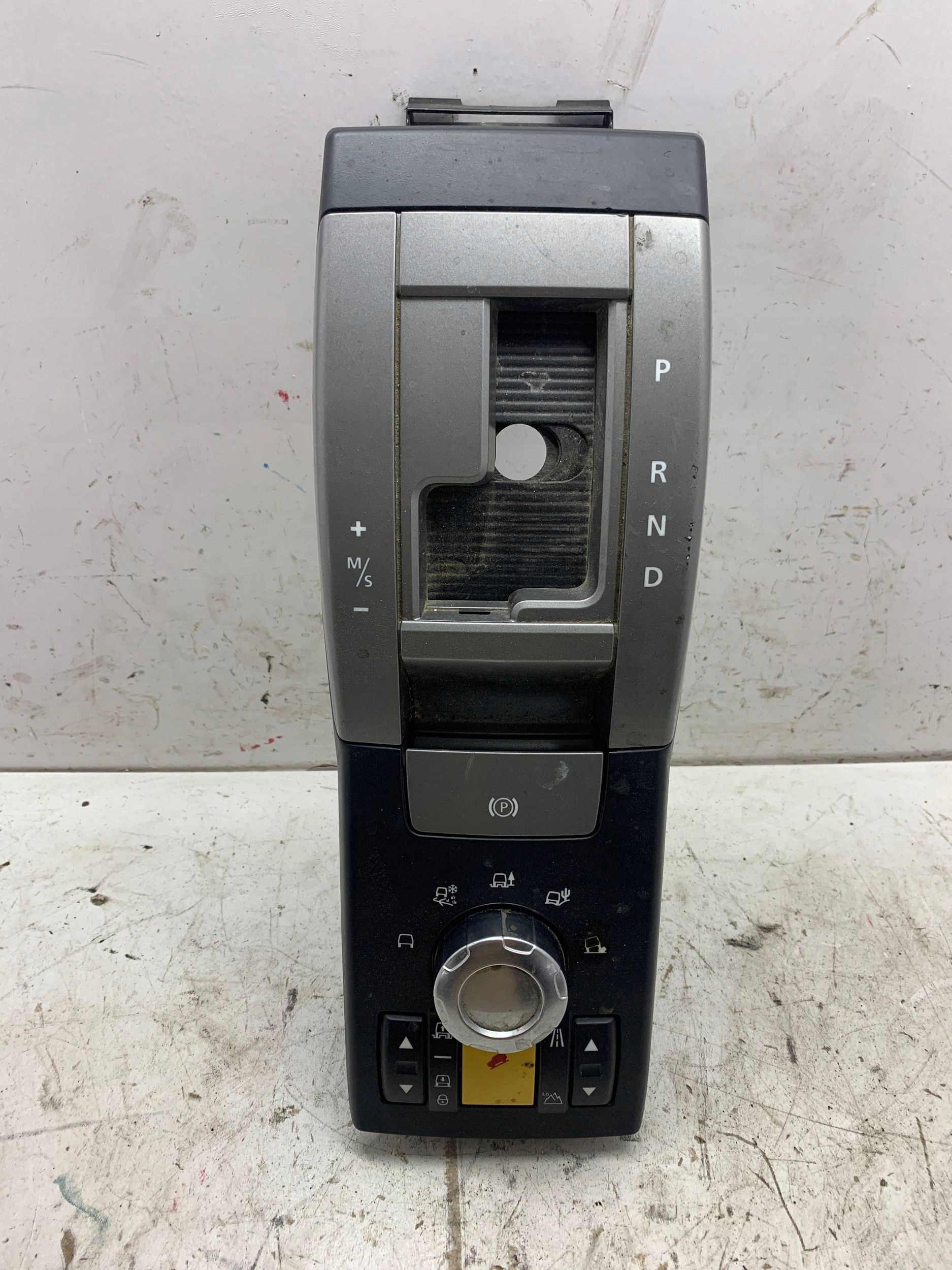 PANEL regulation console central 8H32-14B596-AA RAGNE ROVER L320 (05-13)