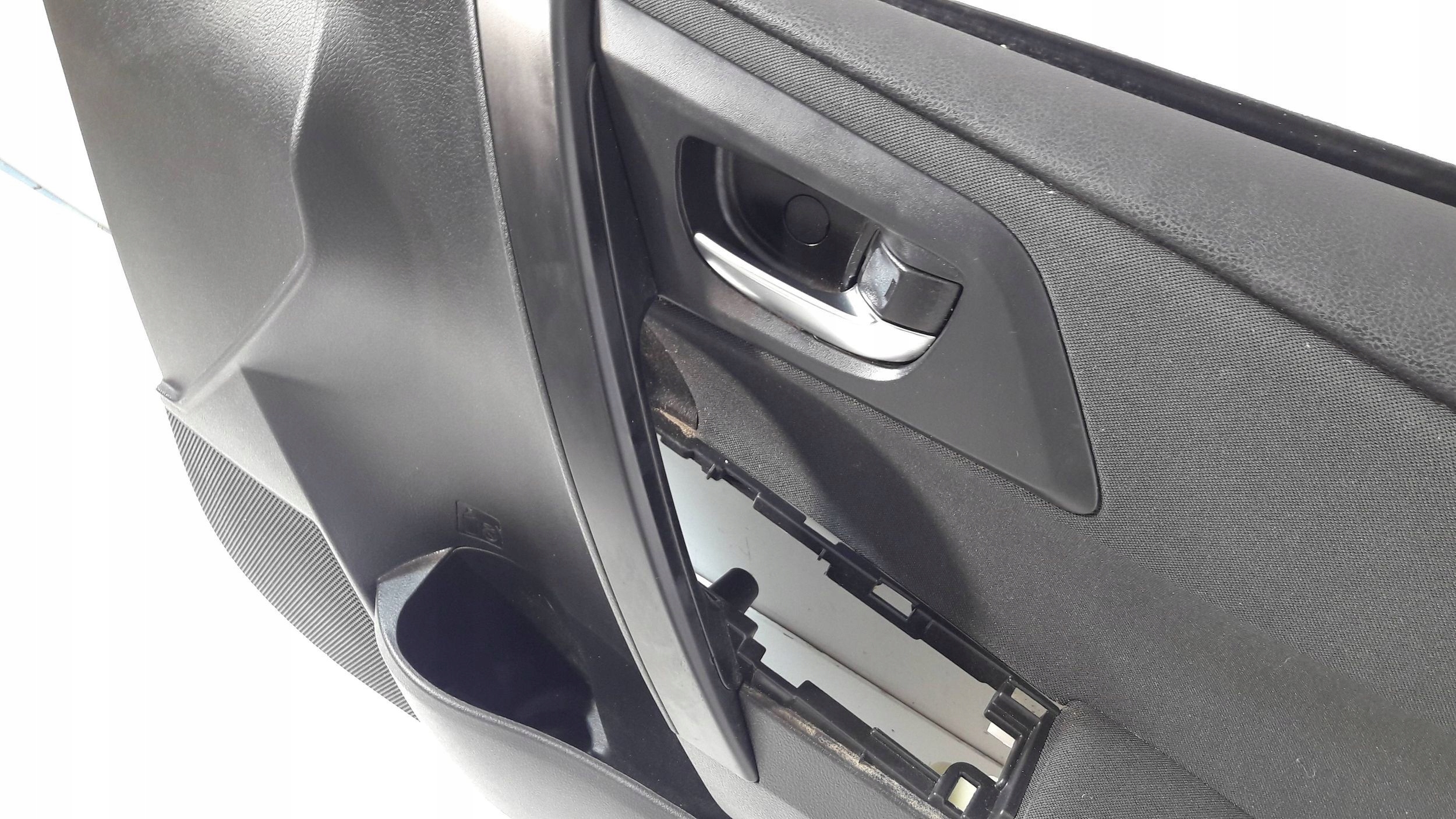 Toyota Auris E18 side door front right 6777702300 (ET78)